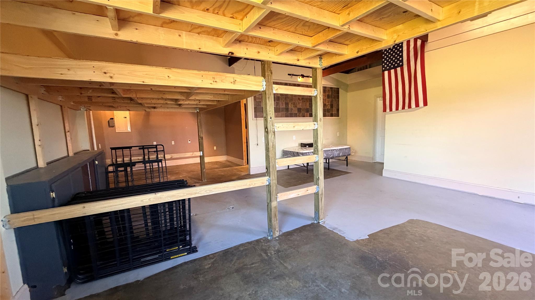 1707 N Post Road Property Photo 7