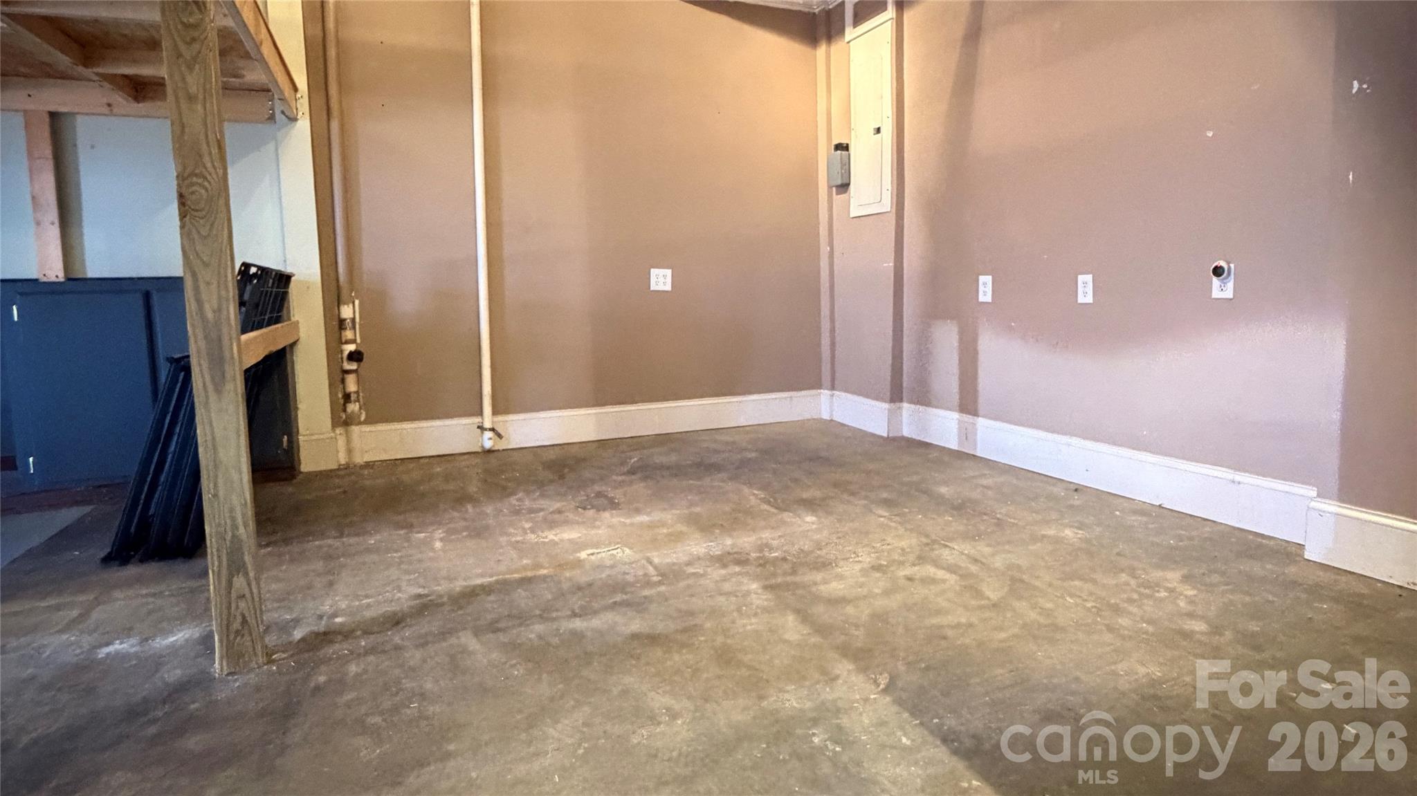 1707 N Post Road Property Photo 8