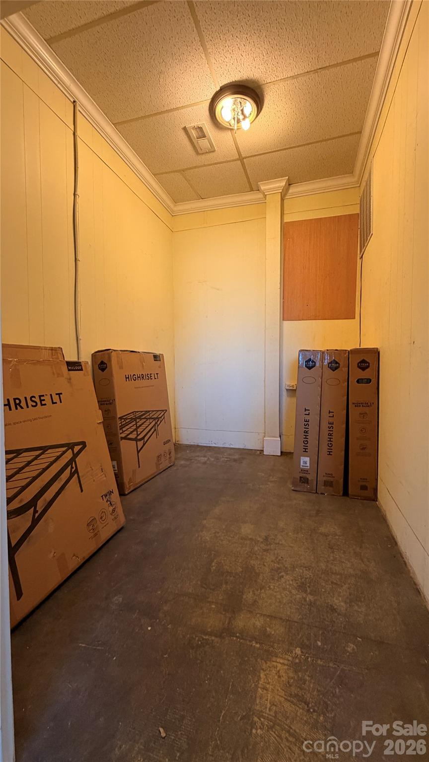 1707 N Post Road Property Photo 11