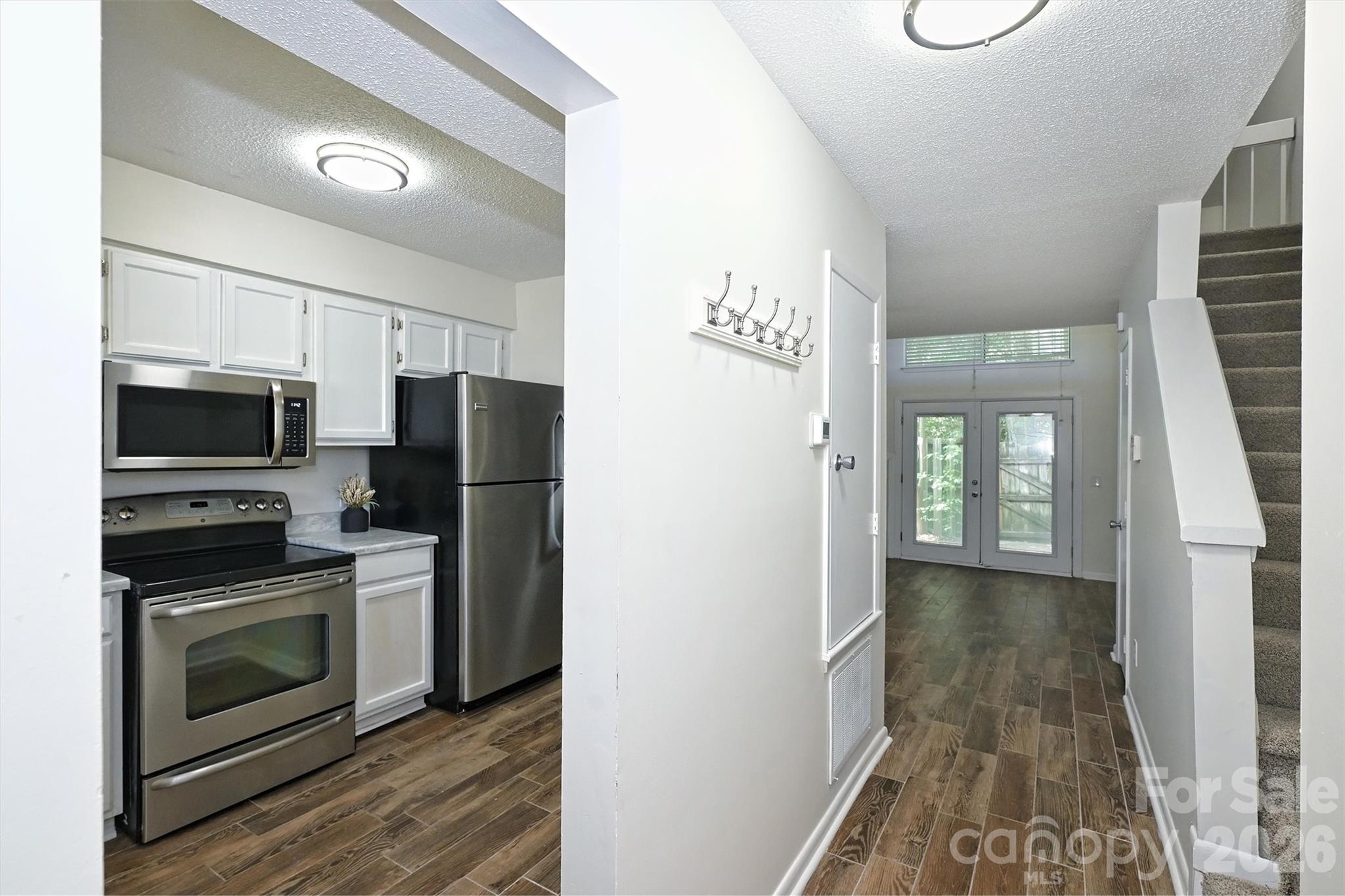 3131 Heathstead Place Property Photo 6