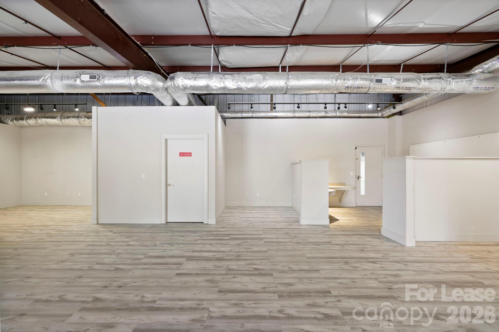 110 Commercial Boulevard Property Photo 20