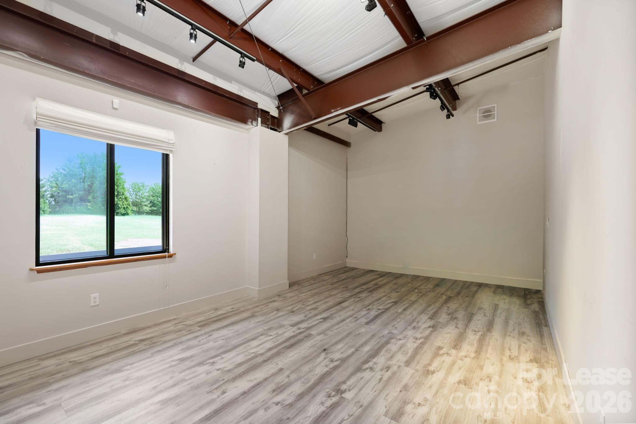 110 Commercial Boulevard Property Photo 21