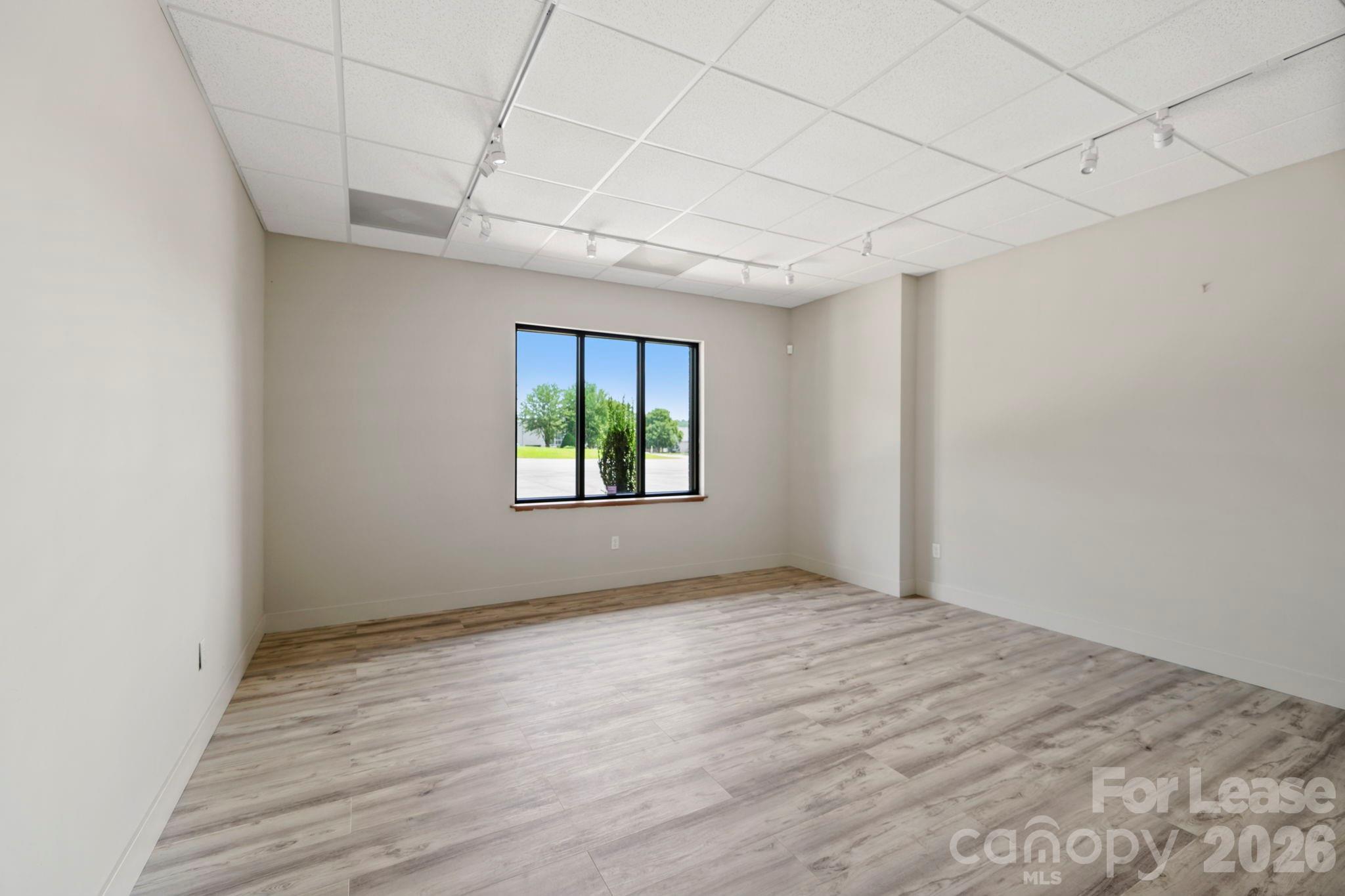 110 Commercial Boulevard Property Photo 24
