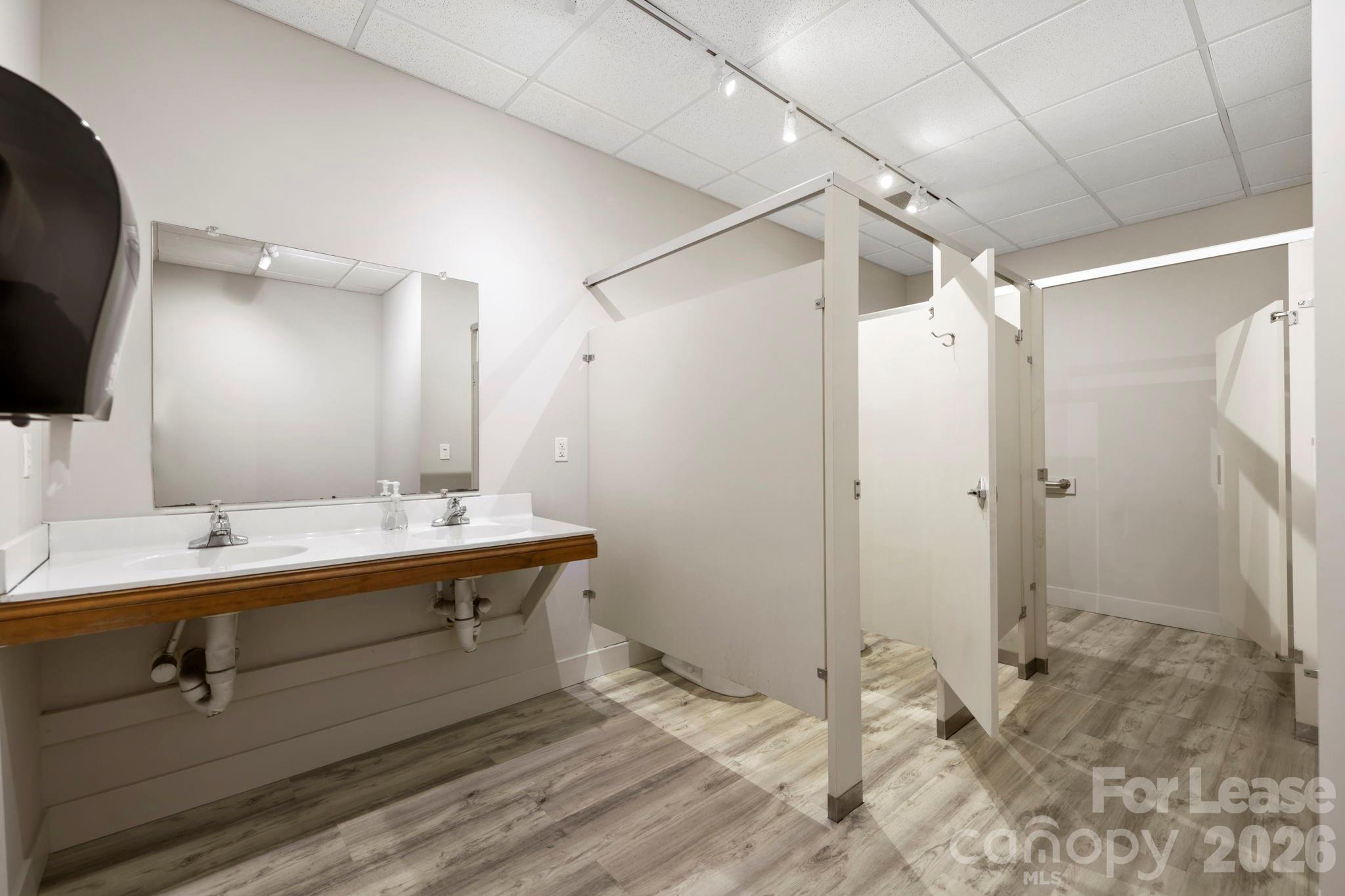 110 Commercial Boulevard Property Photo 28