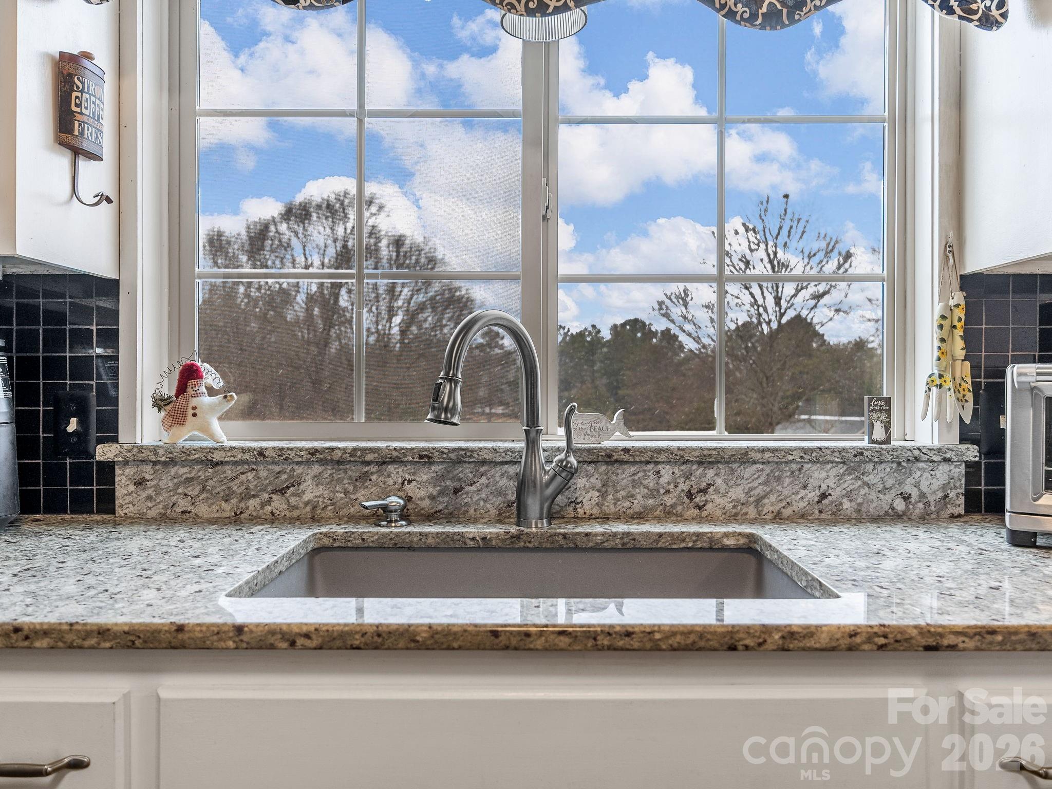 1570 Roddy Road Property Photo 10