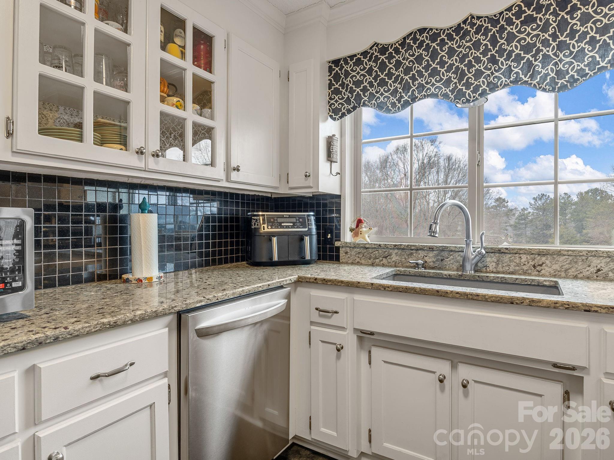 1570 Roddy Road Property Photo 11