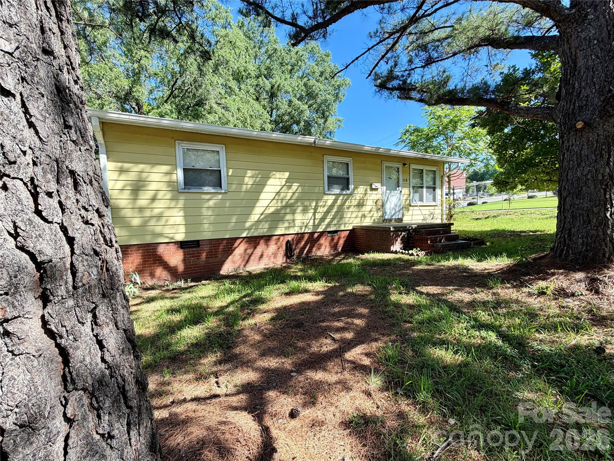 112 Academy Avenue Property Photo 1