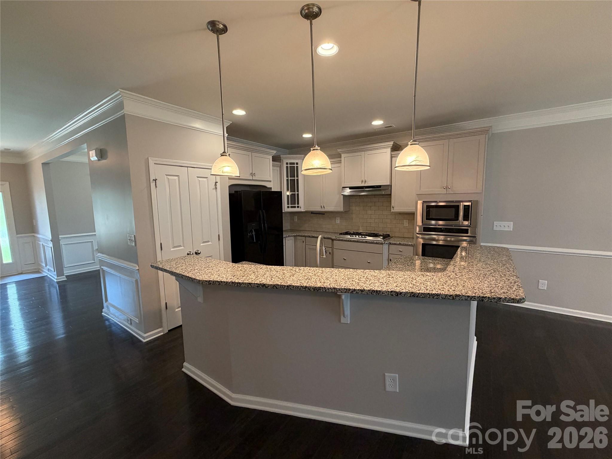 2218 Knocktree Drive Property Photo 9
