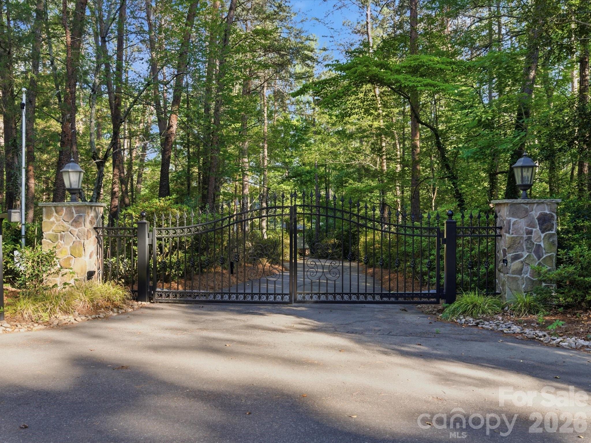 115 Forest Cliff Court Property Photo 5