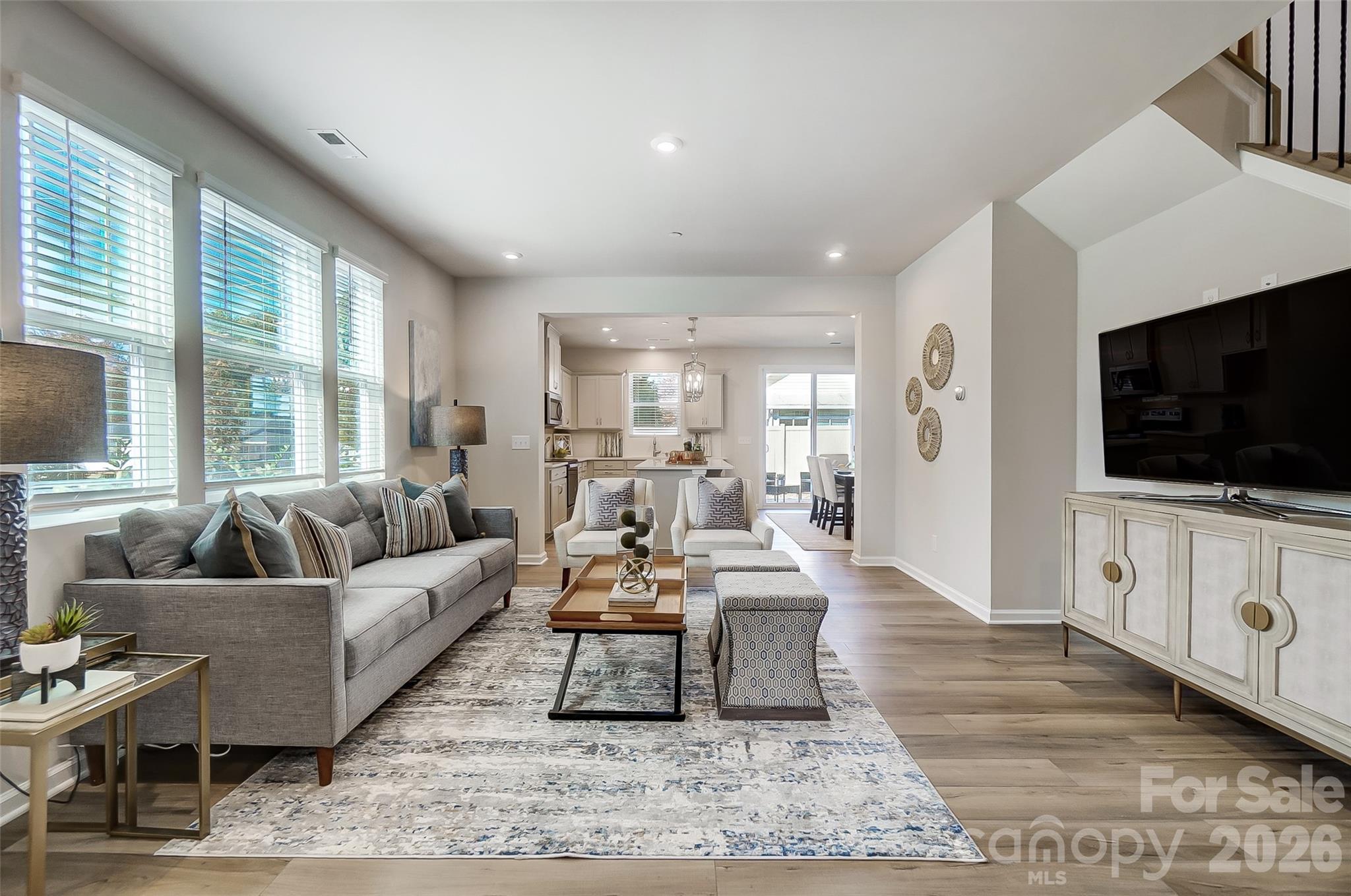 2555 Hedgecliff Road Property Photo 1
