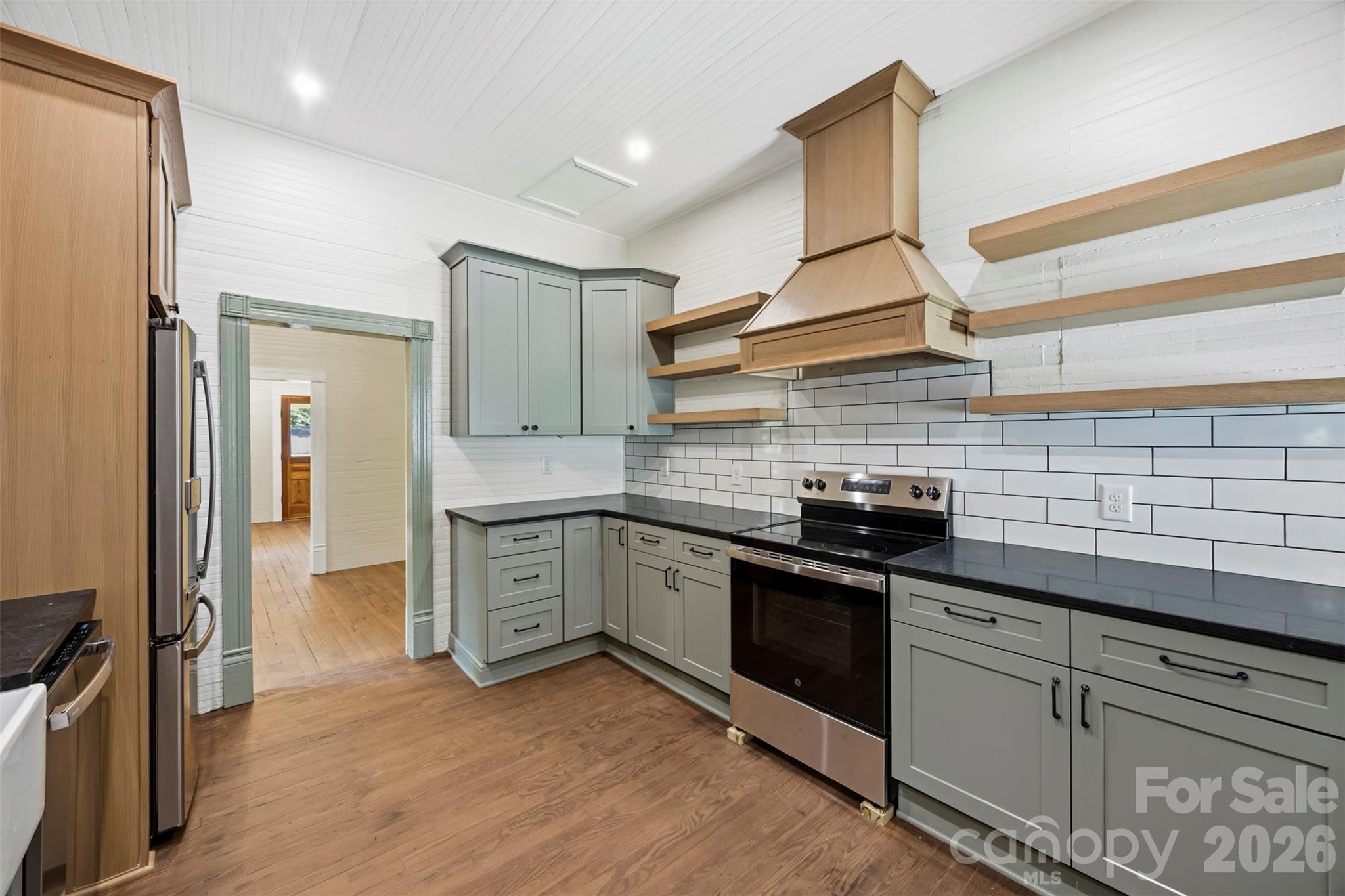 201 Maple Street Property Photo 2