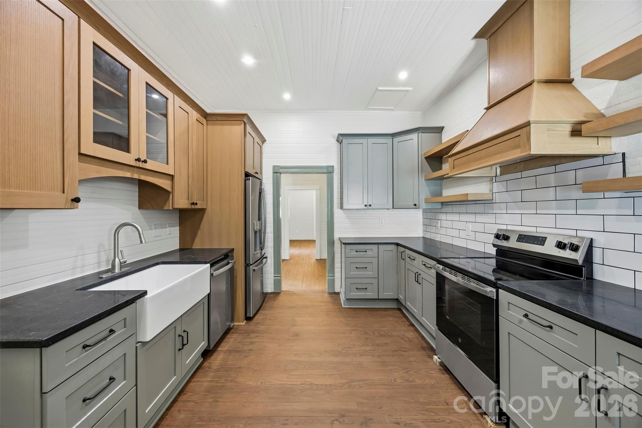 201 Maple Street Property Photo 3