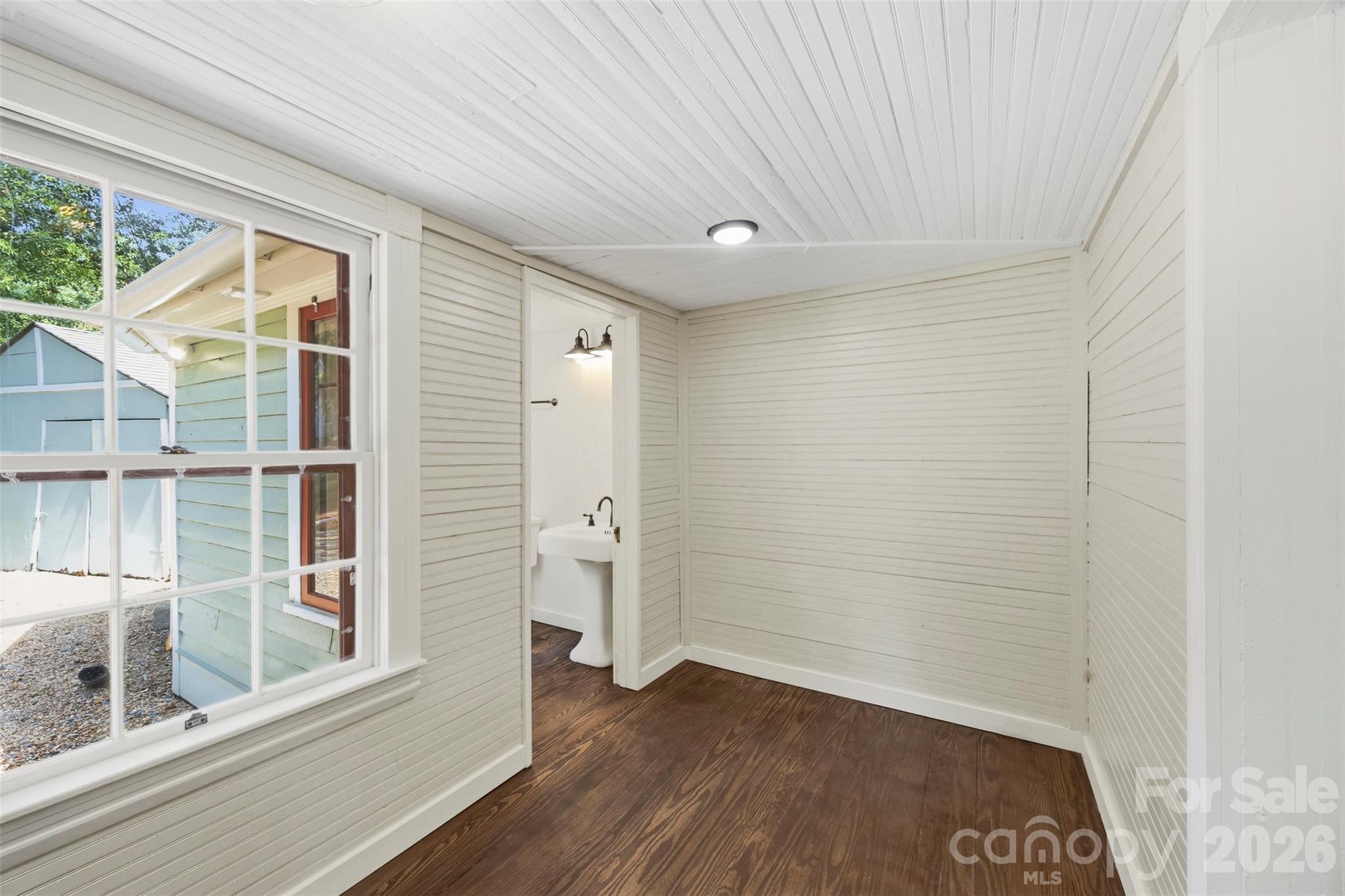 201 Maple Street Property Photo 15