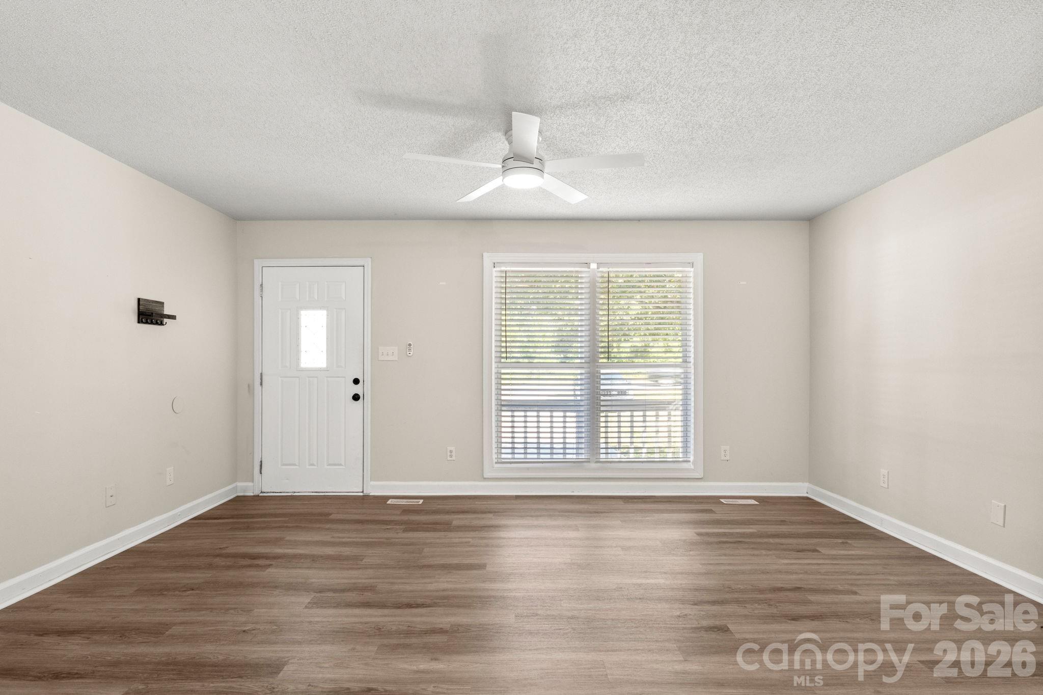 1502 E Main Street Property Photo 3