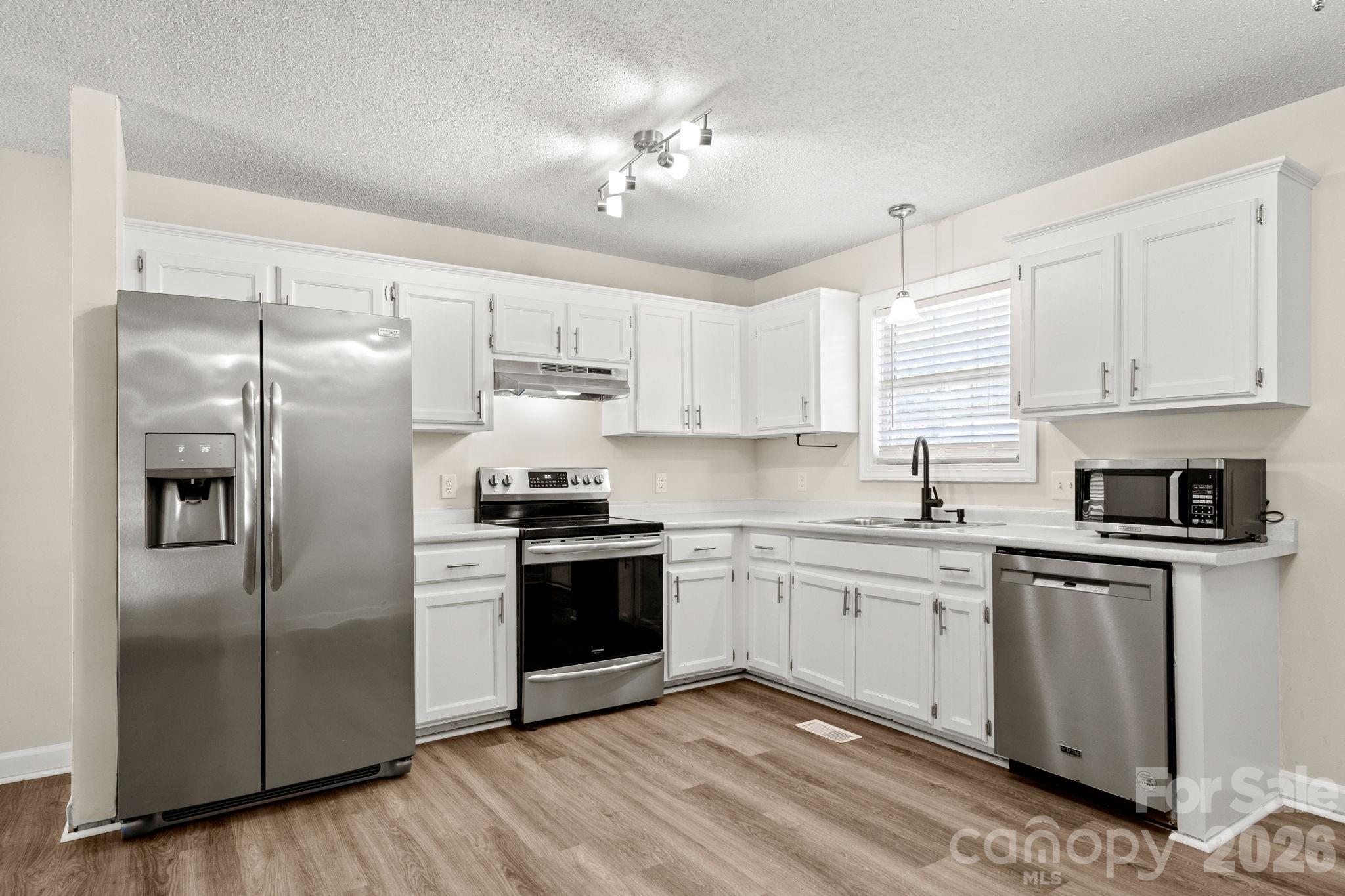 1502 E Main Street Property Photo 6