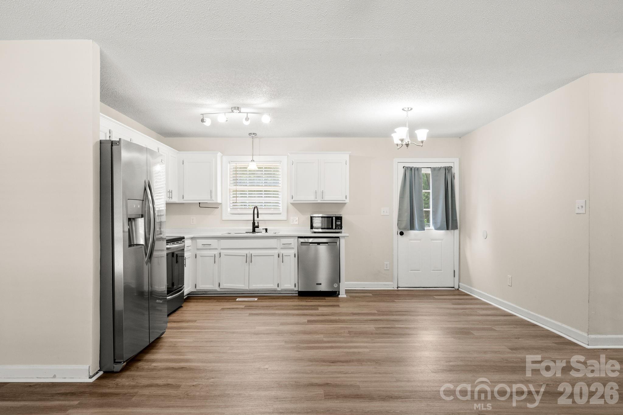 1502 E Main Street Property Photo 8