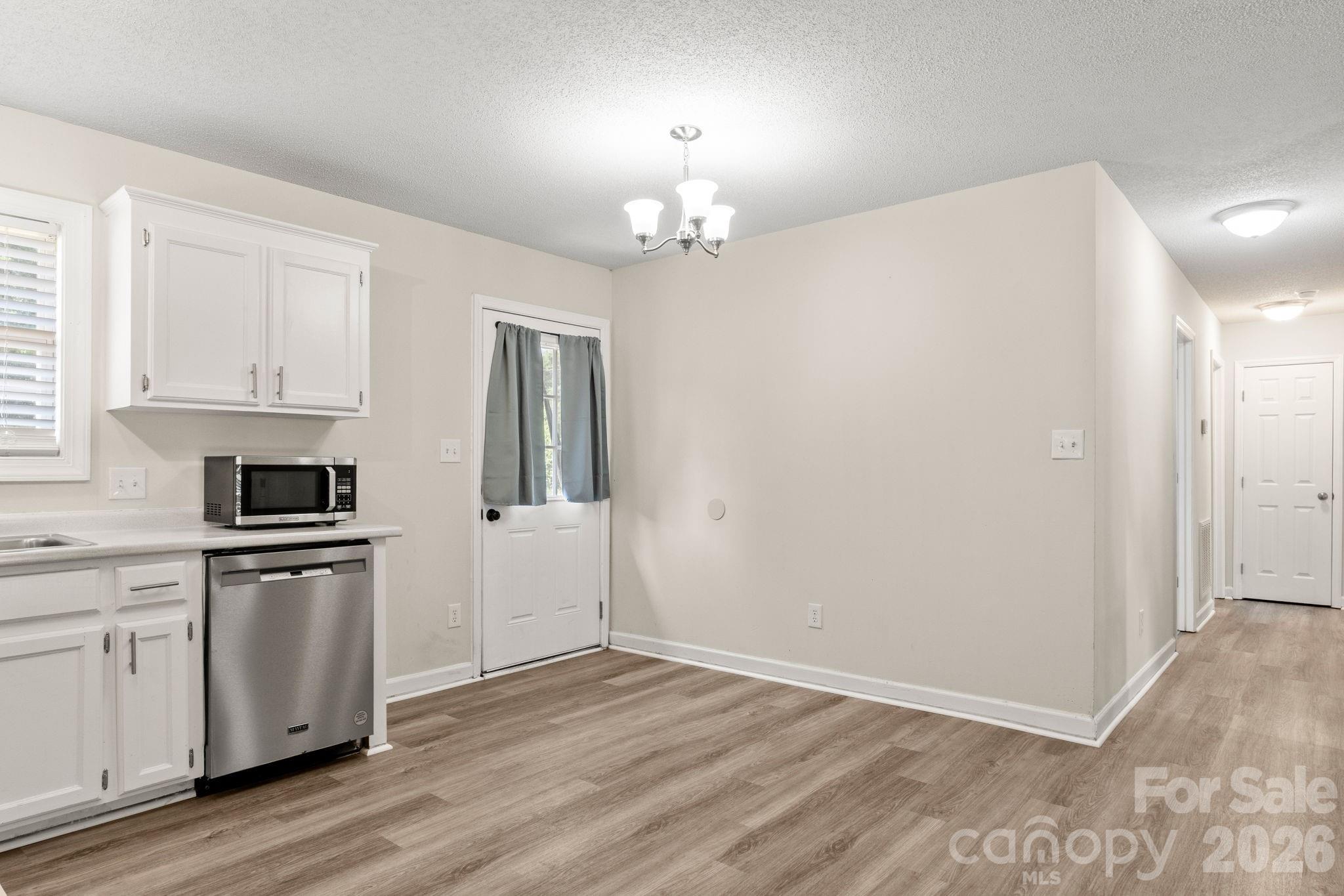 1502 E Main Street Property Photo 9