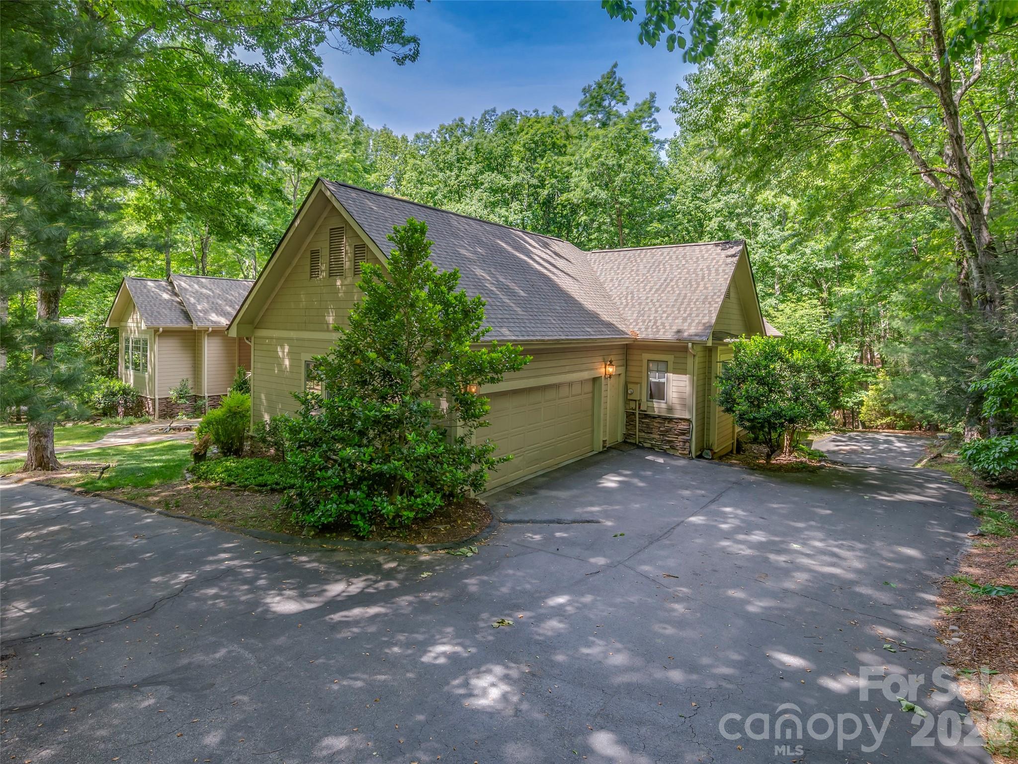 110 Little Cherokee Ridge Property Photo 2