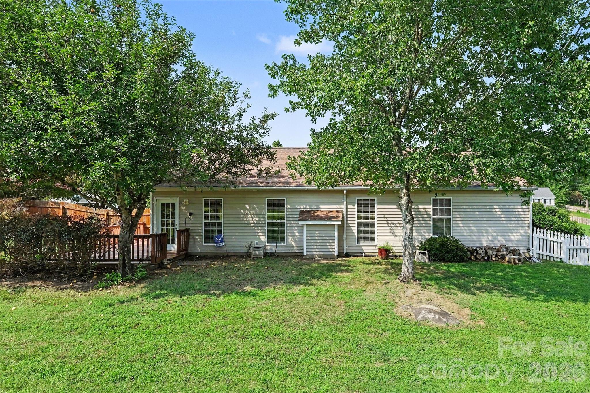 109 Brookstone Drive Property Photo 26