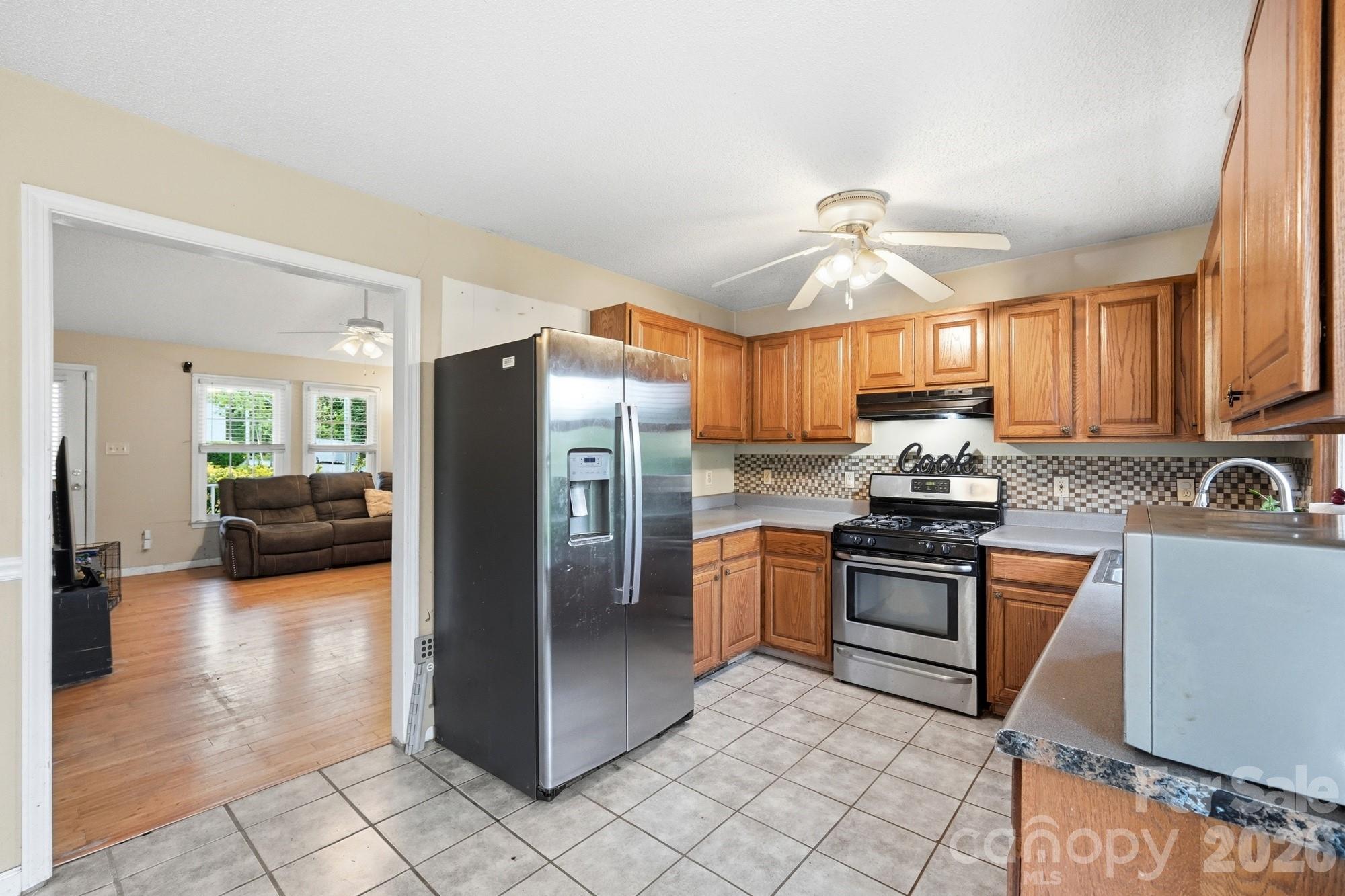 1114 Lakeview Street Property Photo 2