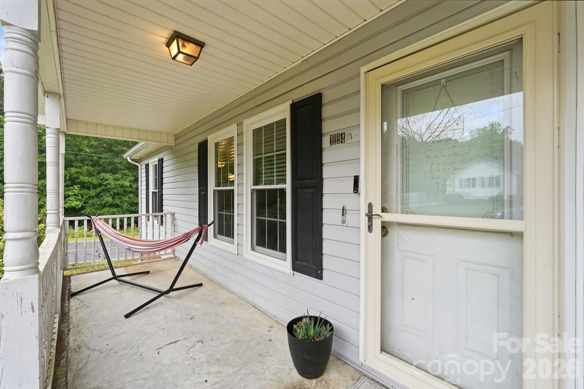 1114 Lakeview Street Property Photo 4