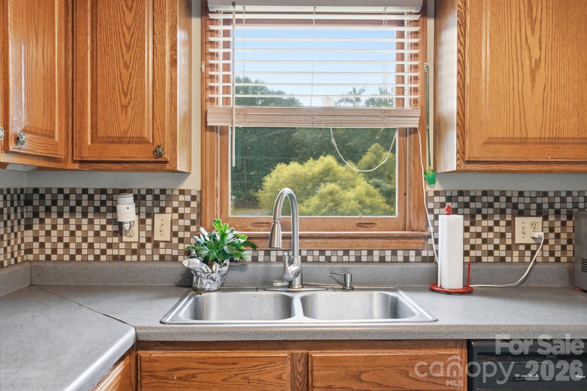 1114 Lakeview Street Property Photo 6