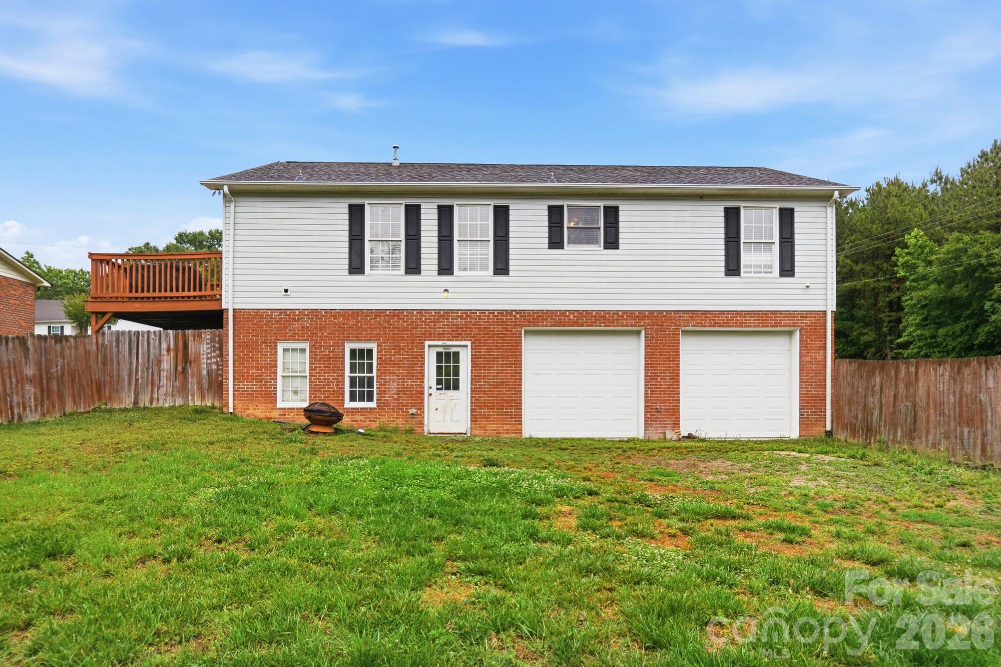 1114 Lakeview Street Property Photo 7