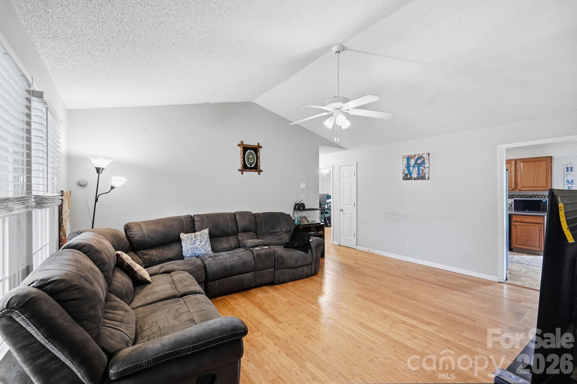 1114 Lakeview Street Property Photo 8
