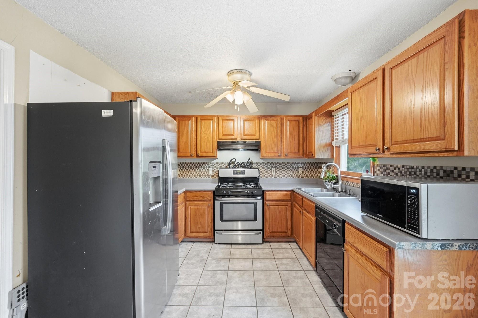 1114 Lakeview Street Property Photo 10