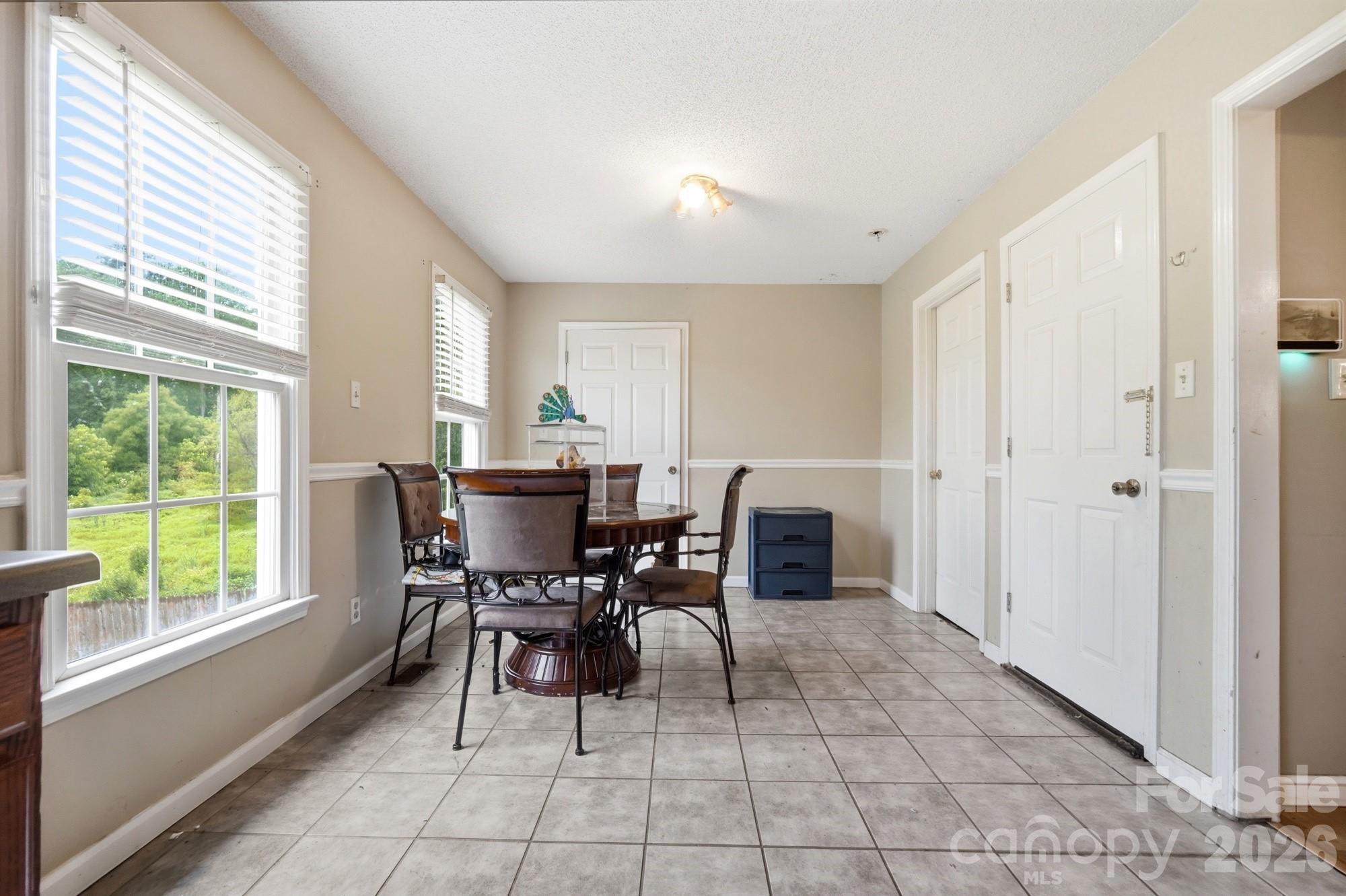 1114 Lakeview Street Property Photo 13