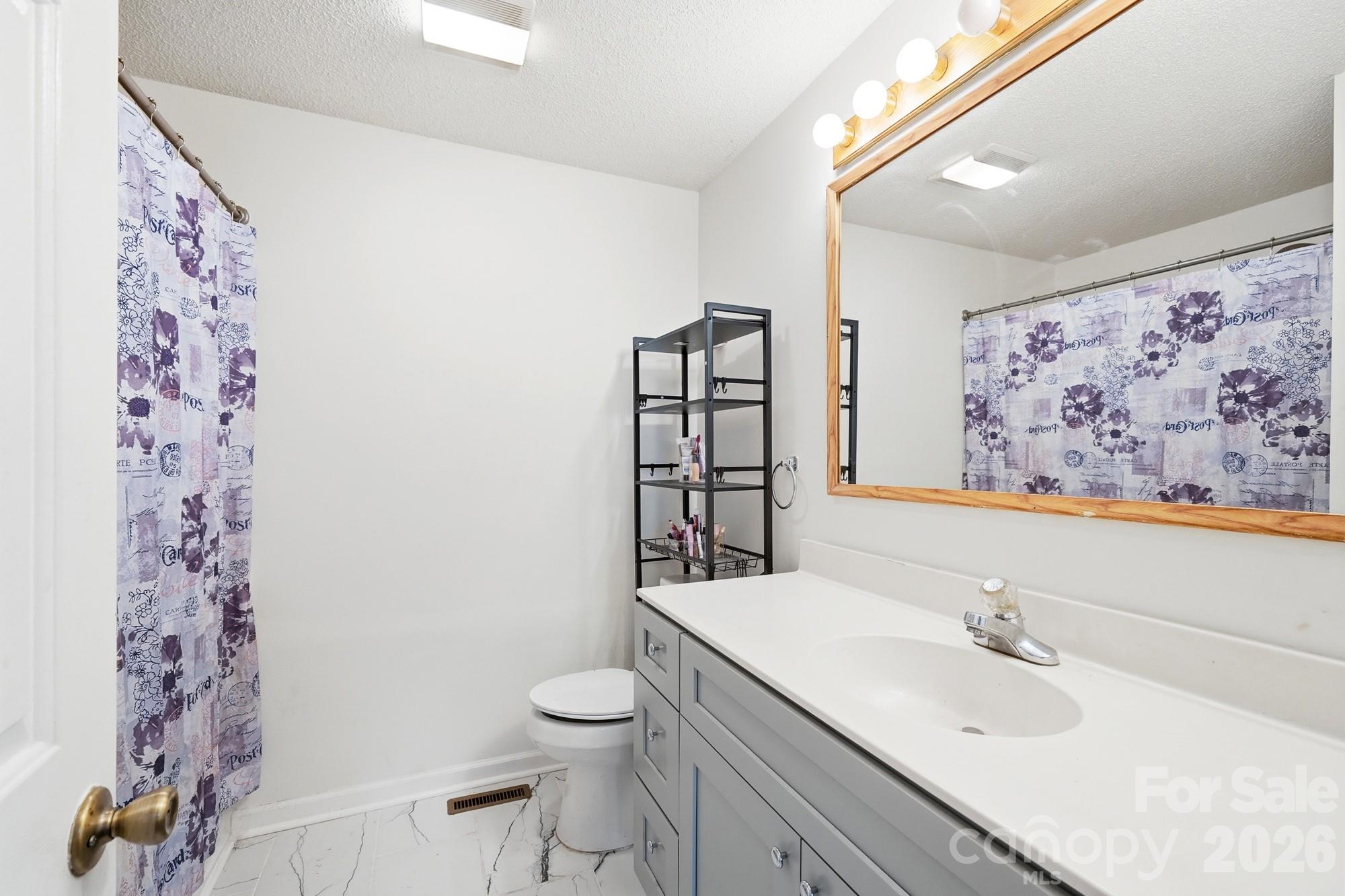 1114 Lakeview Street Property Photo 23