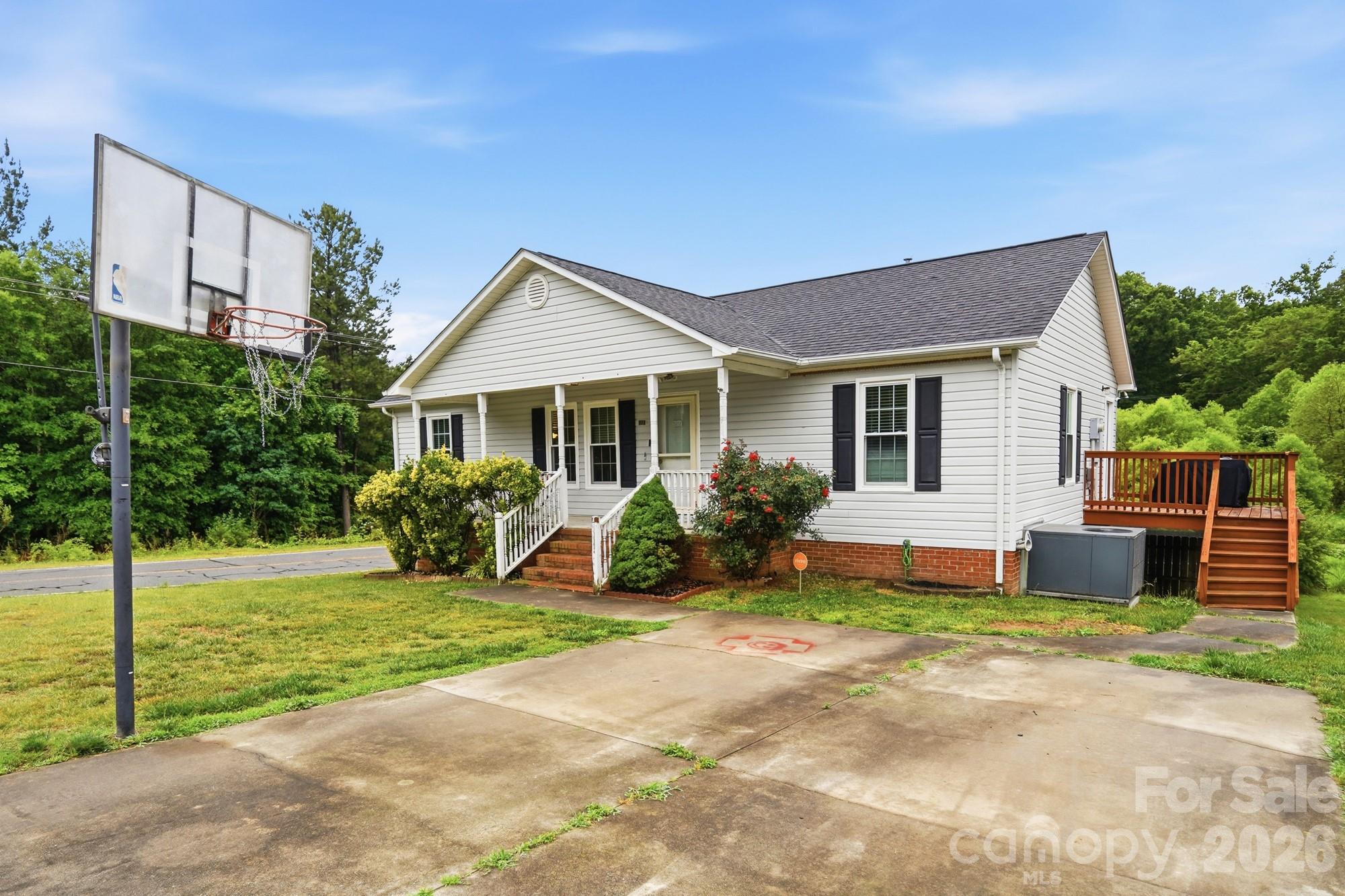 1114 Lakeview Street Property Photo 28