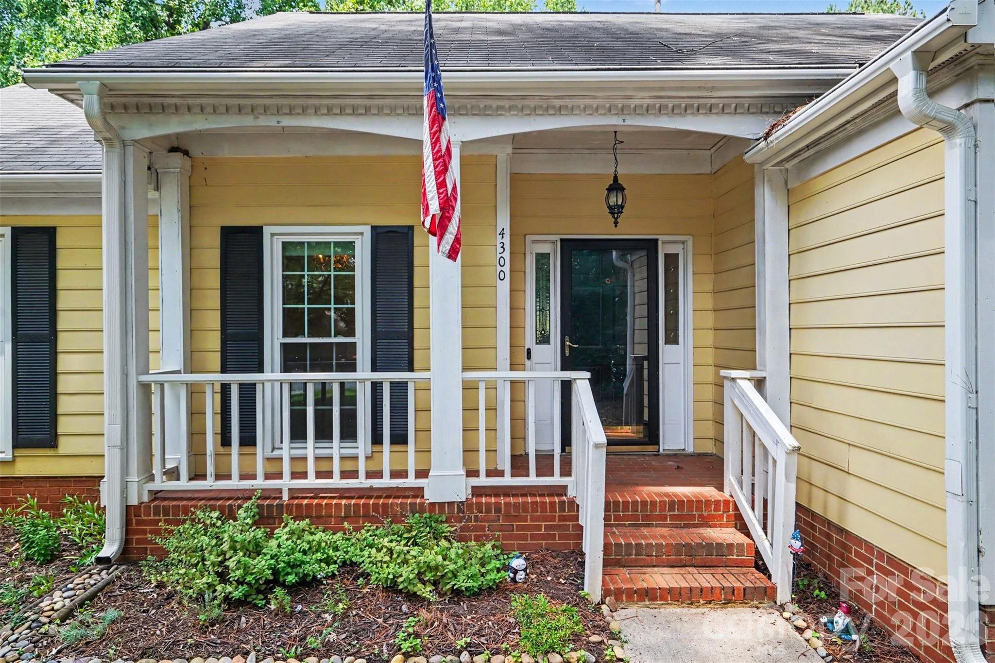 4300 Saxonbury Way Property Photo 3
