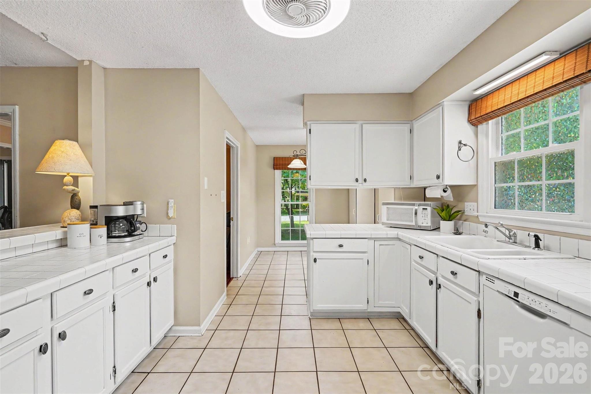 4300 Saxonbury Way Property Photo 12