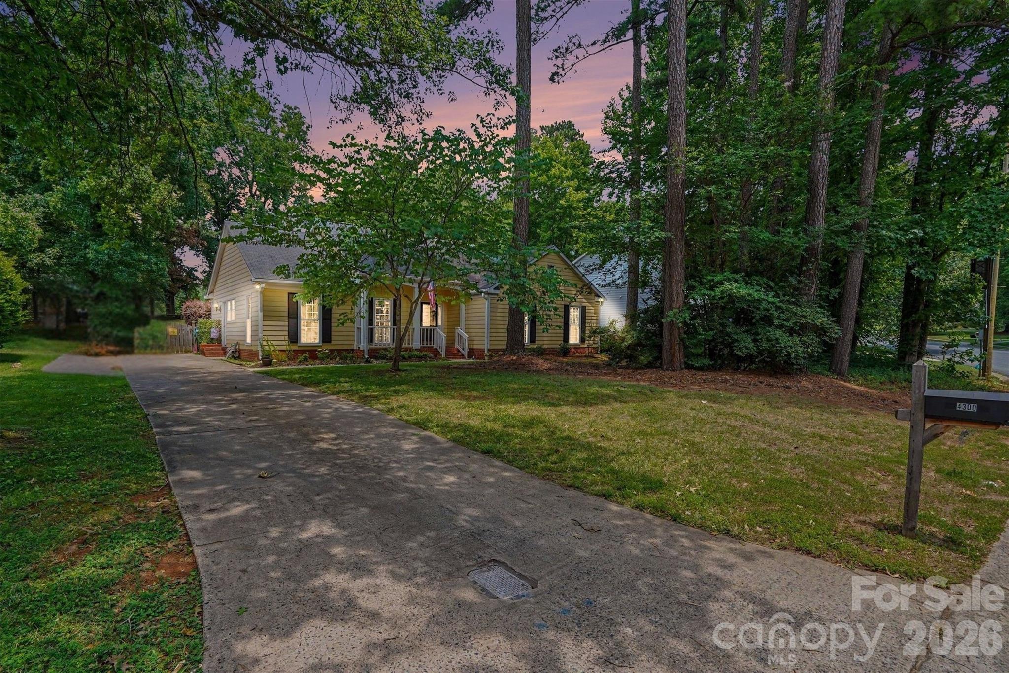 4300 Saxonbury Way Property Photo 32