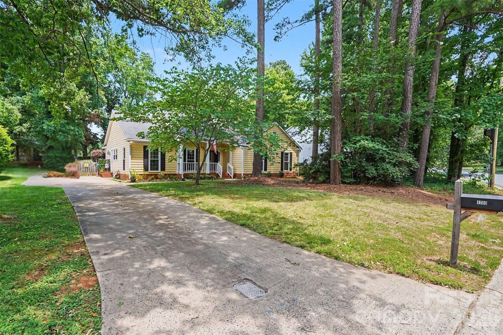 4300 Saxonbury Way Property Photo 38