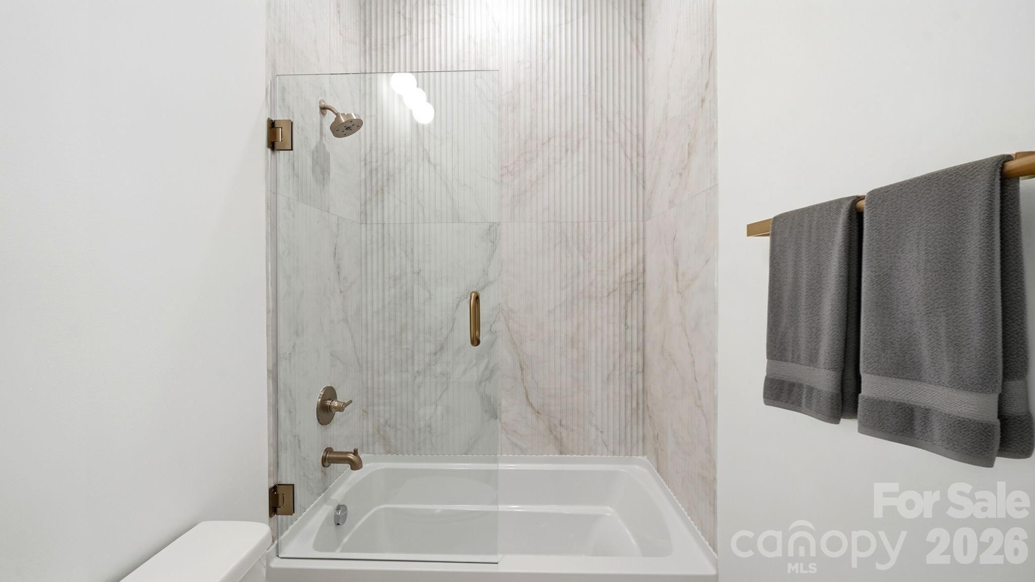 825 Breezewood Drive Property Photo 10