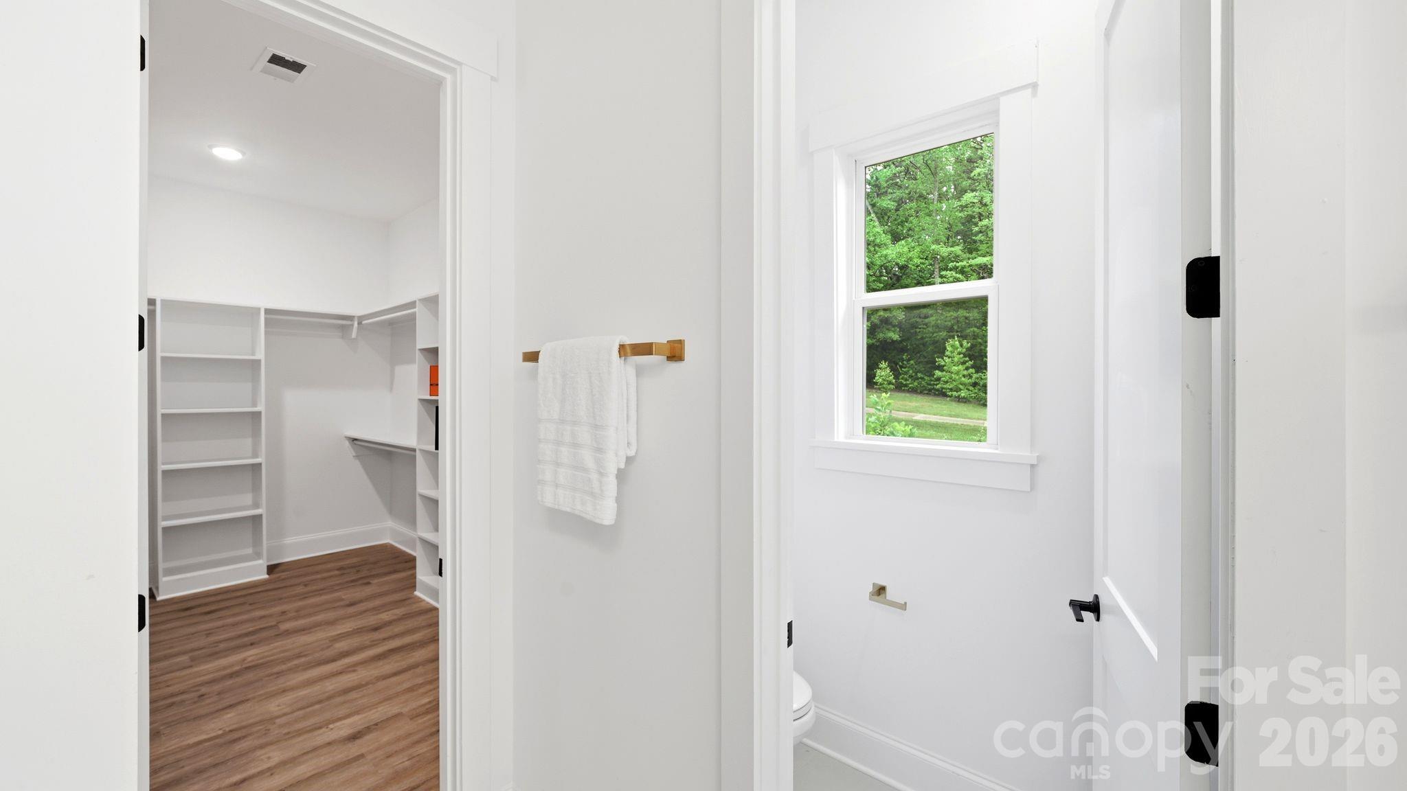 825 Breezewood Drive Property Photo 17