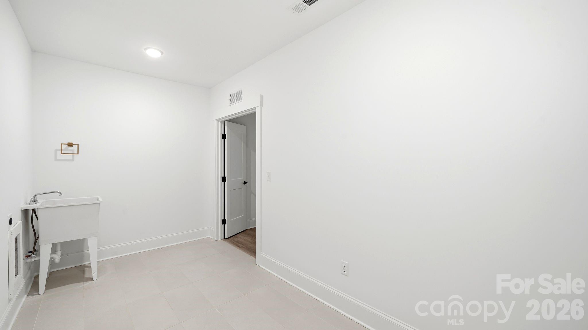 825 Breezewood Drive Property Photo 31