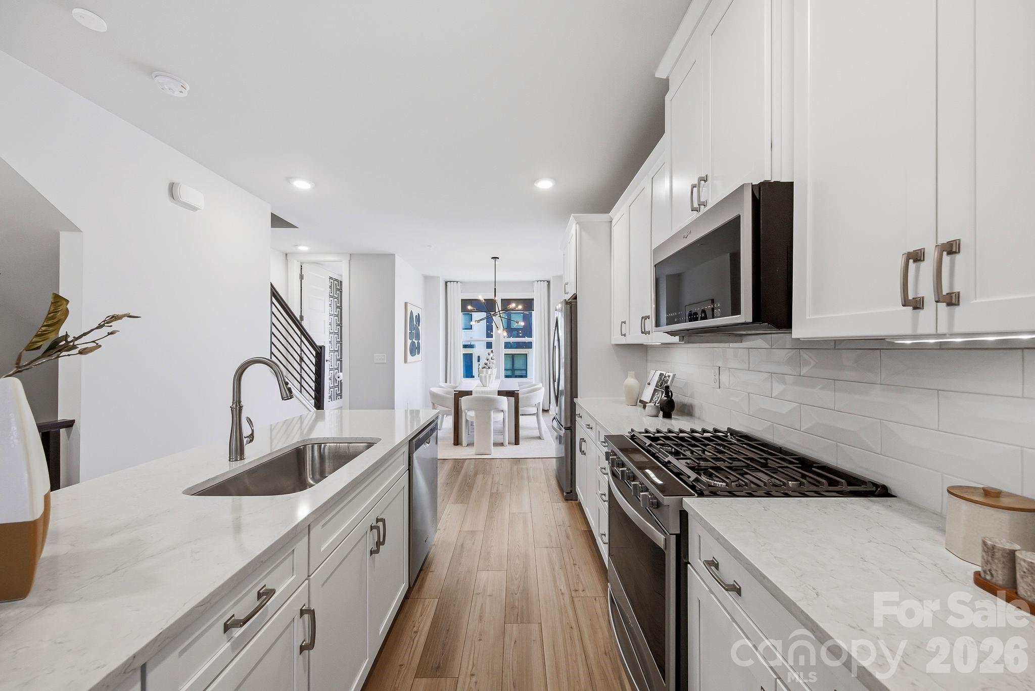 2120 Terwilliger Terrace Property Photo 10