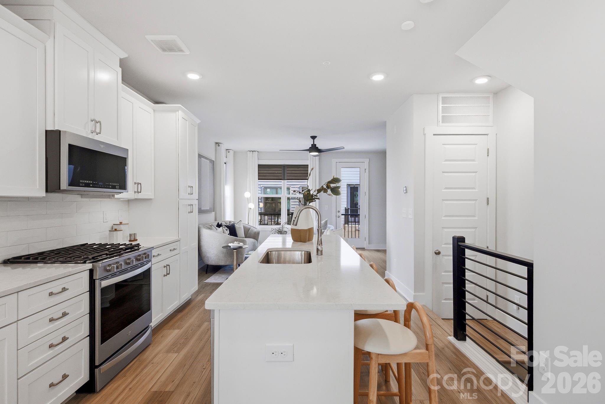 2120 Terwilliger Terrace Property Photo 11