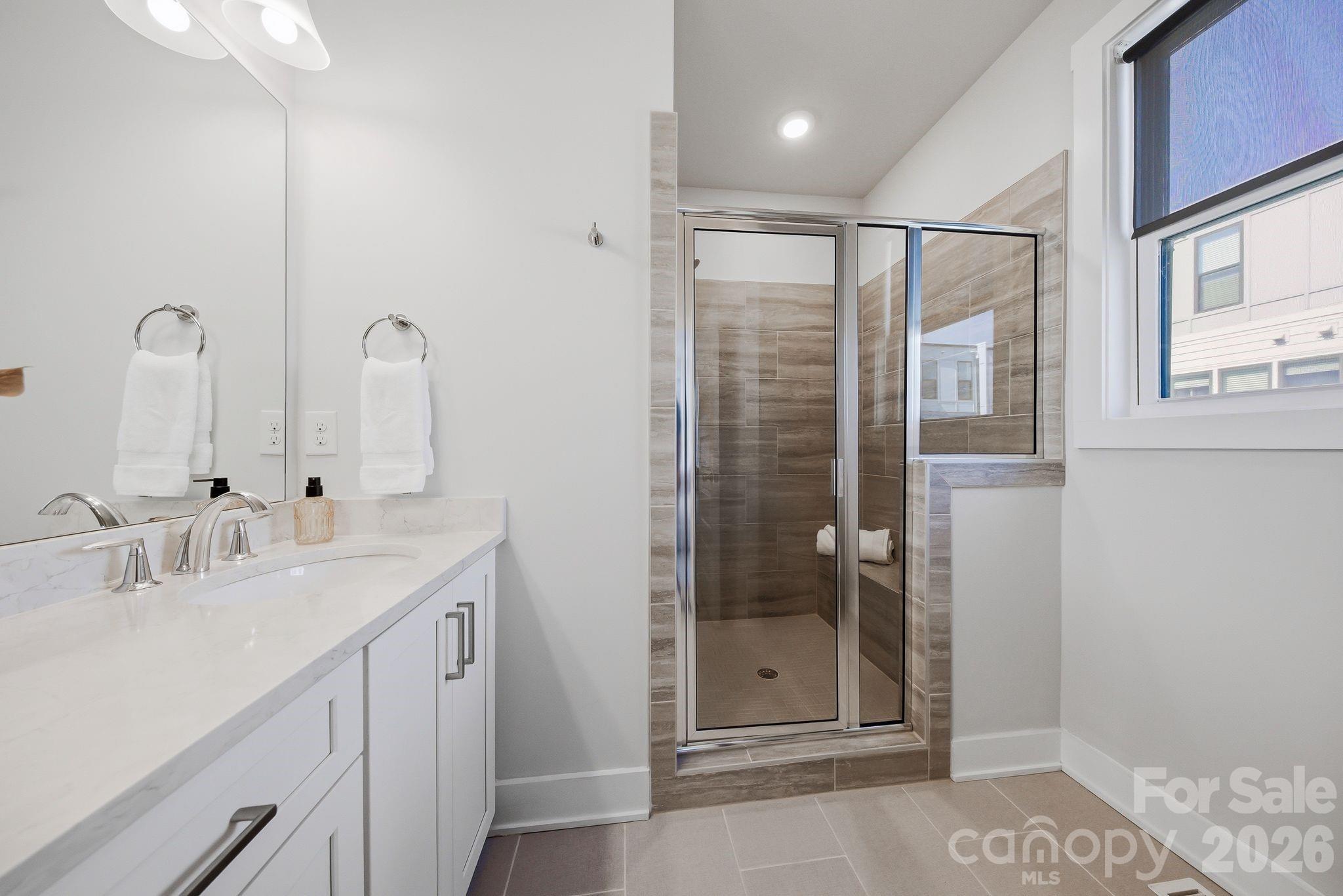 2120 Terwilliger Terrace Property Photo 32