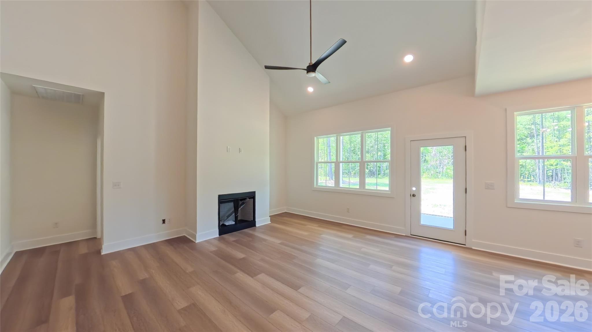 3099 Meadowcrest Drive Property Photo 8