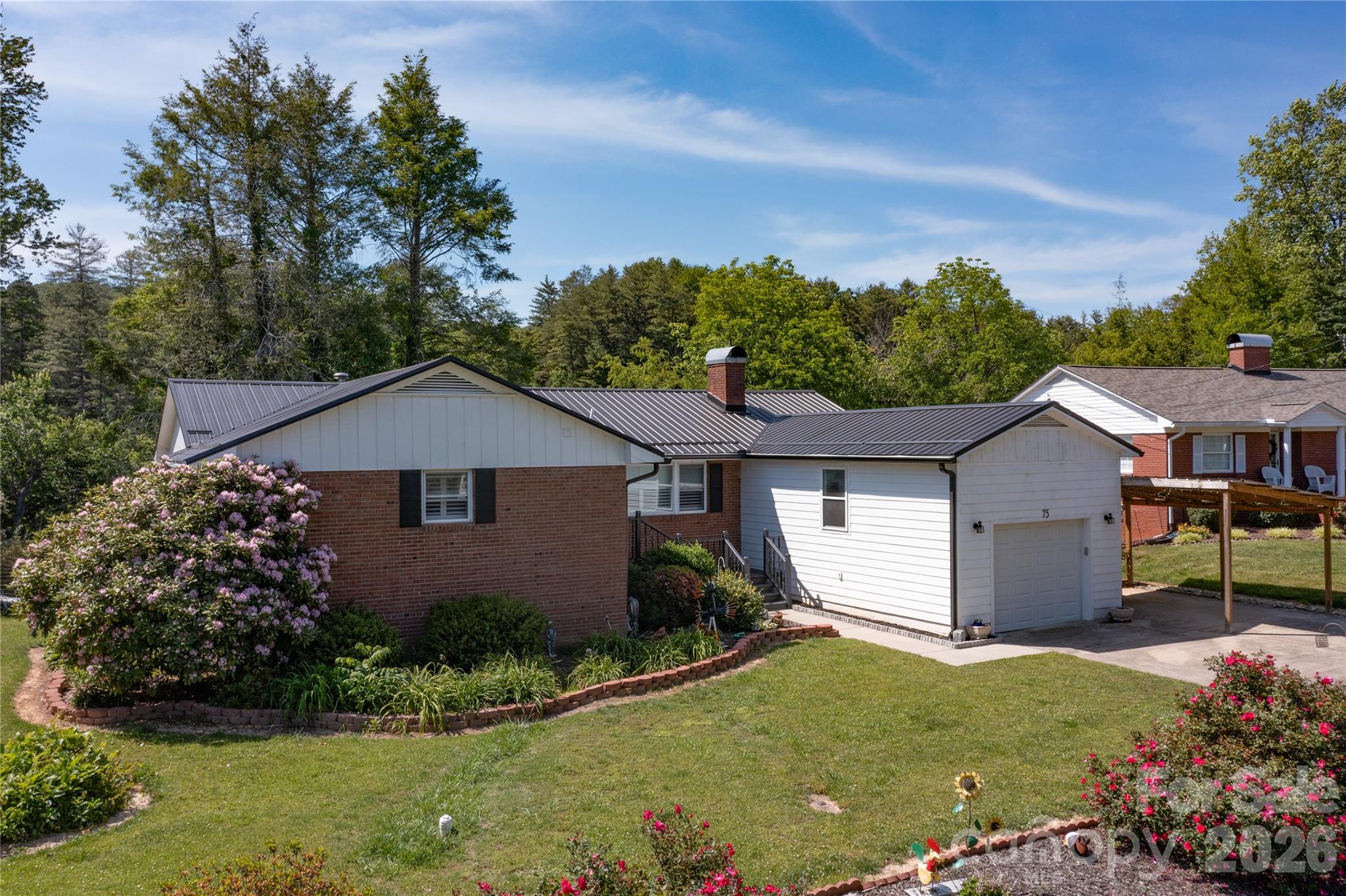 75 Hawthorne Drive Property Photo 3