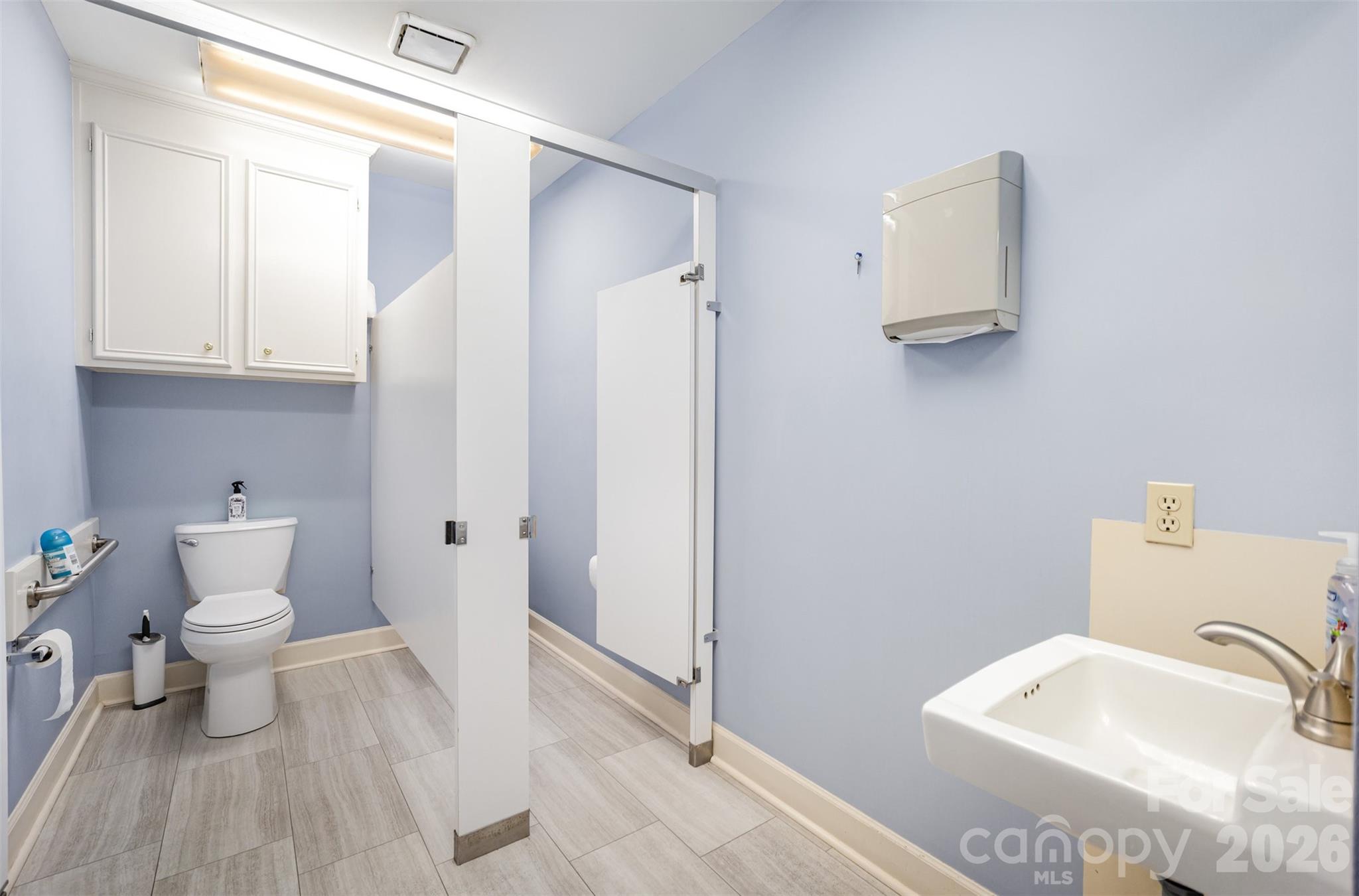 4523 Park Road A201 Property Photo 8