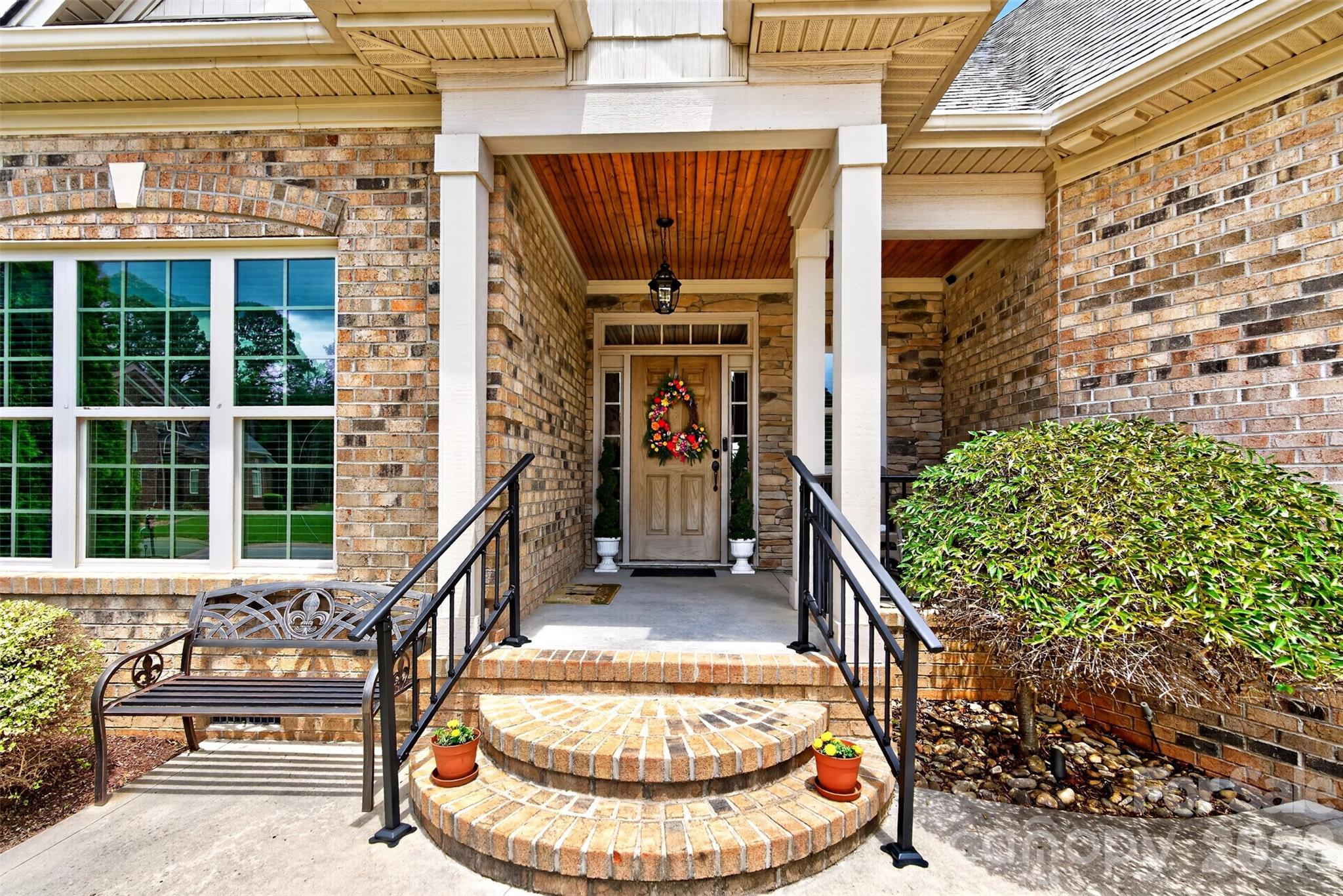 2330 Shiny Leaf Drive Property Photo 3