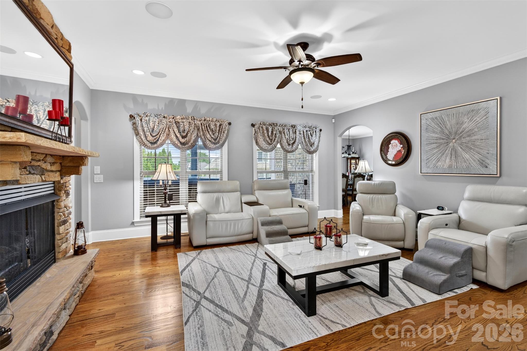2330 Shiny Leaf Drive Property Photo 6