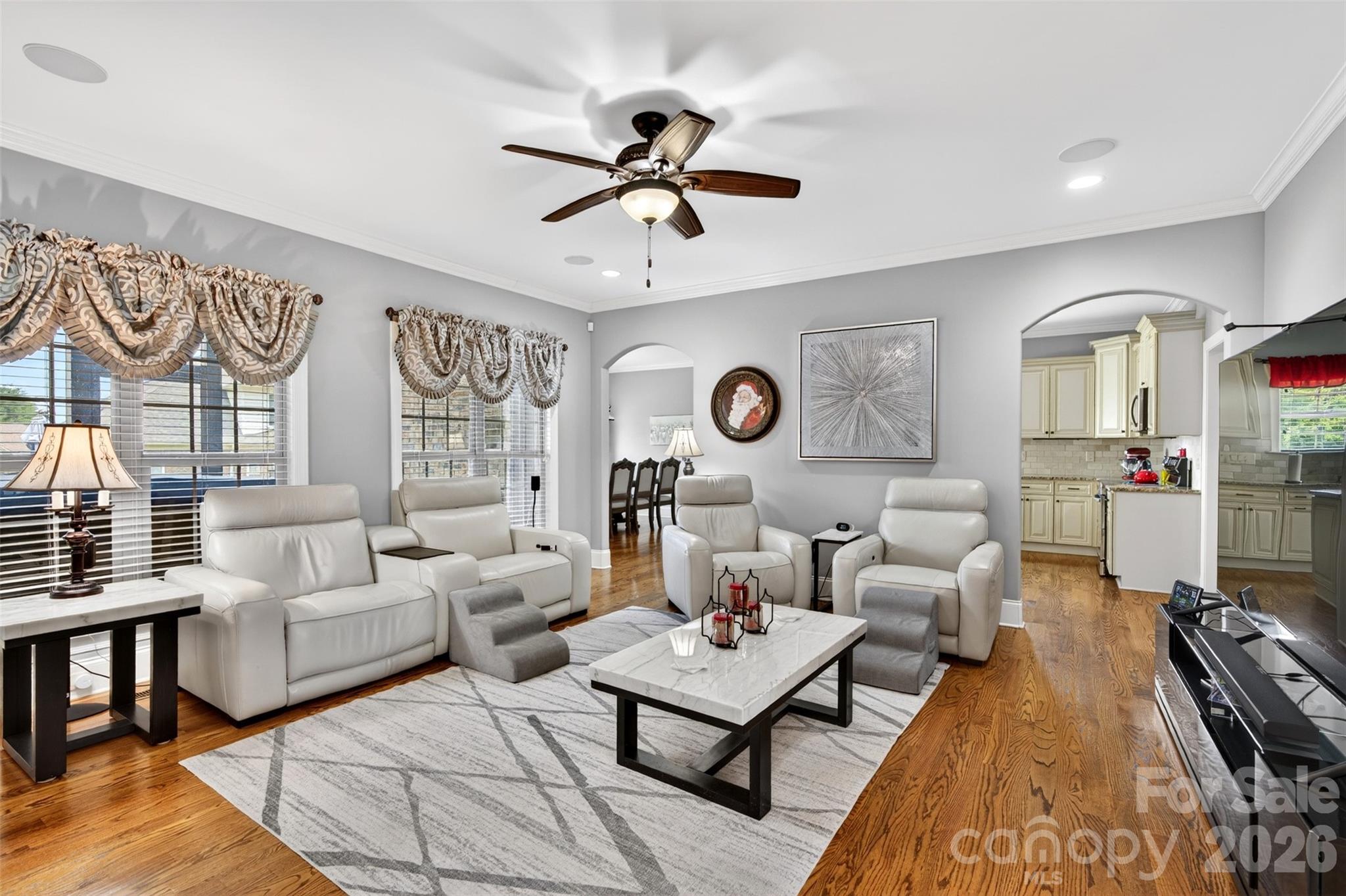 2330 Shiny Leaf Drive Property Photo 7