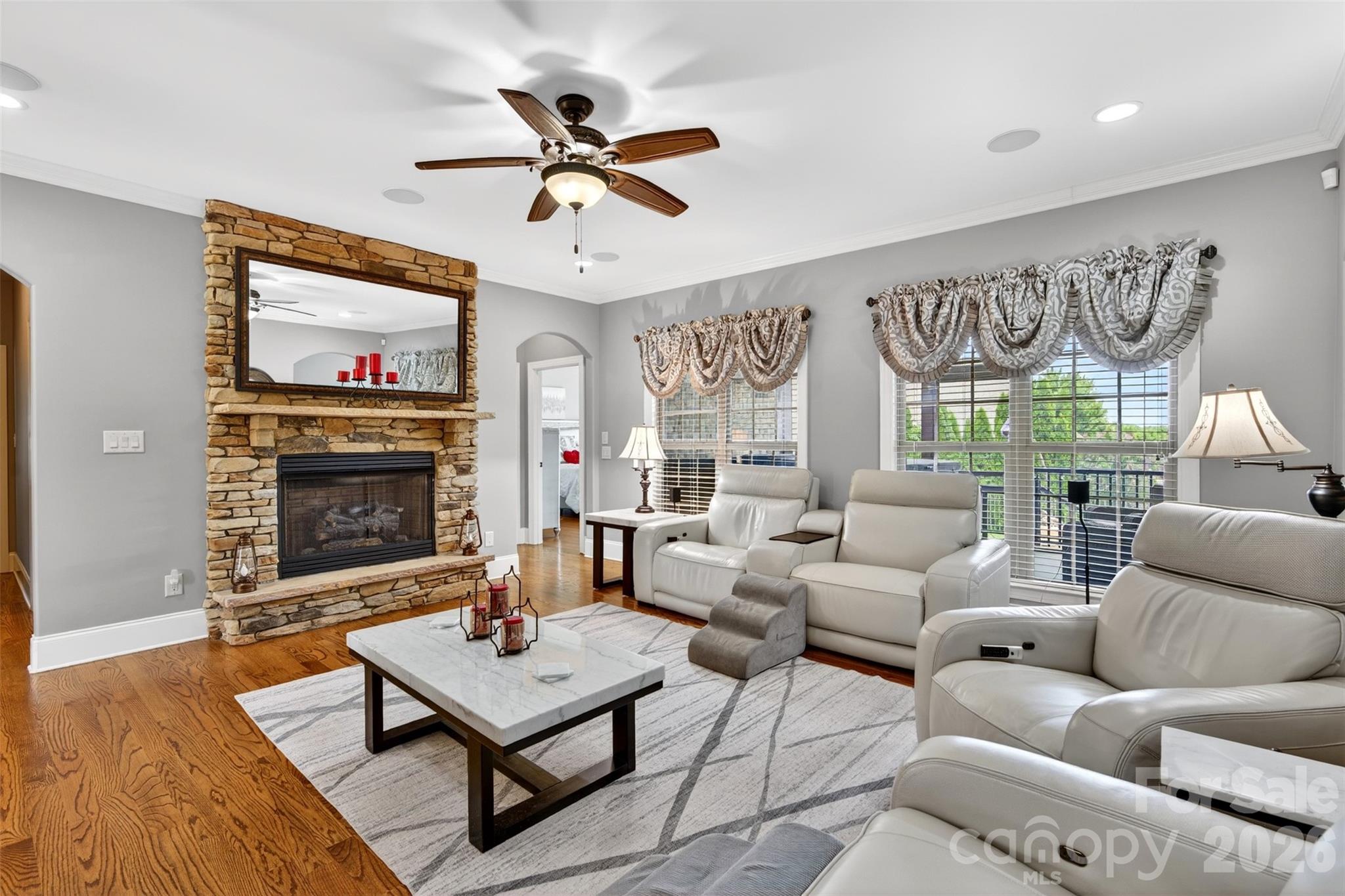 2330 Shiny Leaf Drive Property Photo 8