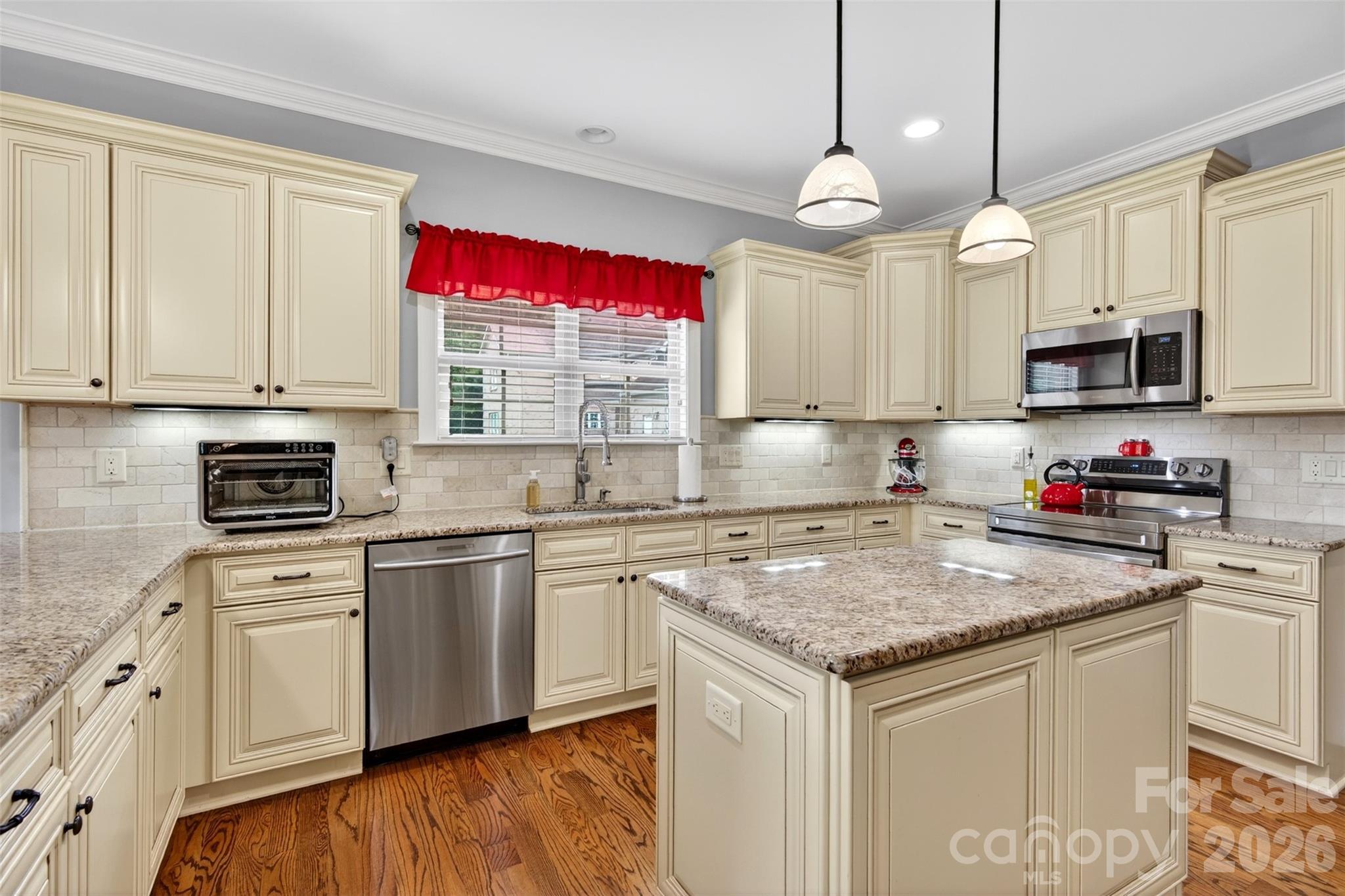 2330 Shiny Leaf Drive Property Photo 9